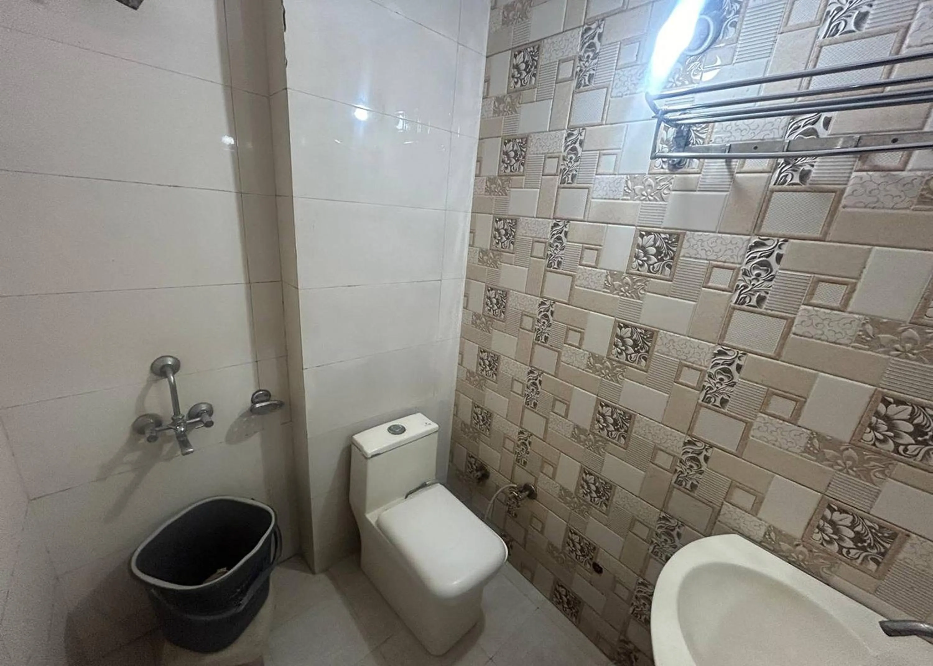 Bathroom in Hotel Mourya Deluxe