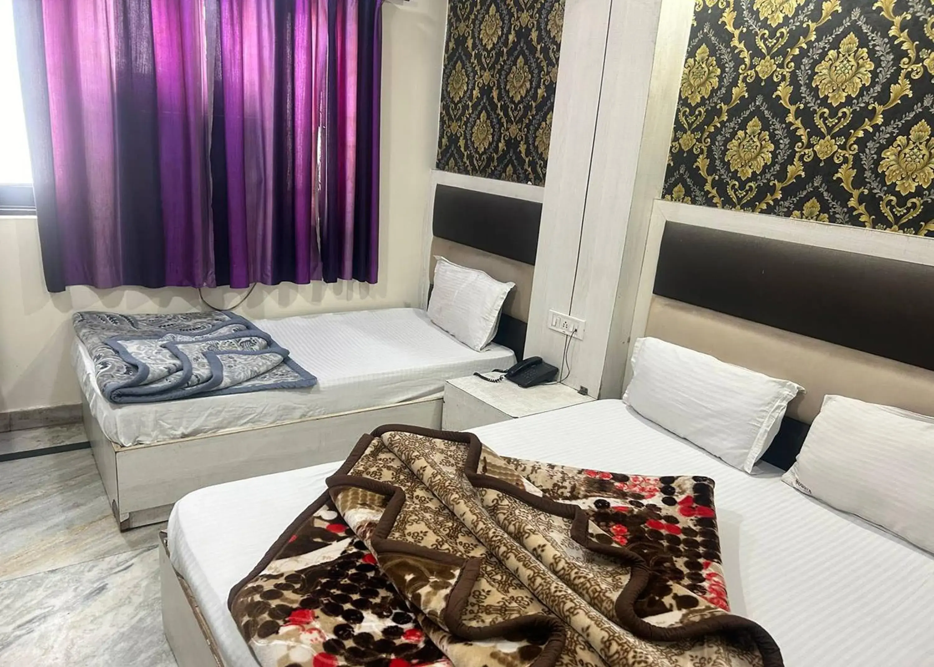 Bed in Hotel Mourya Deluxe Bed in Hotel Mourya Deluxe