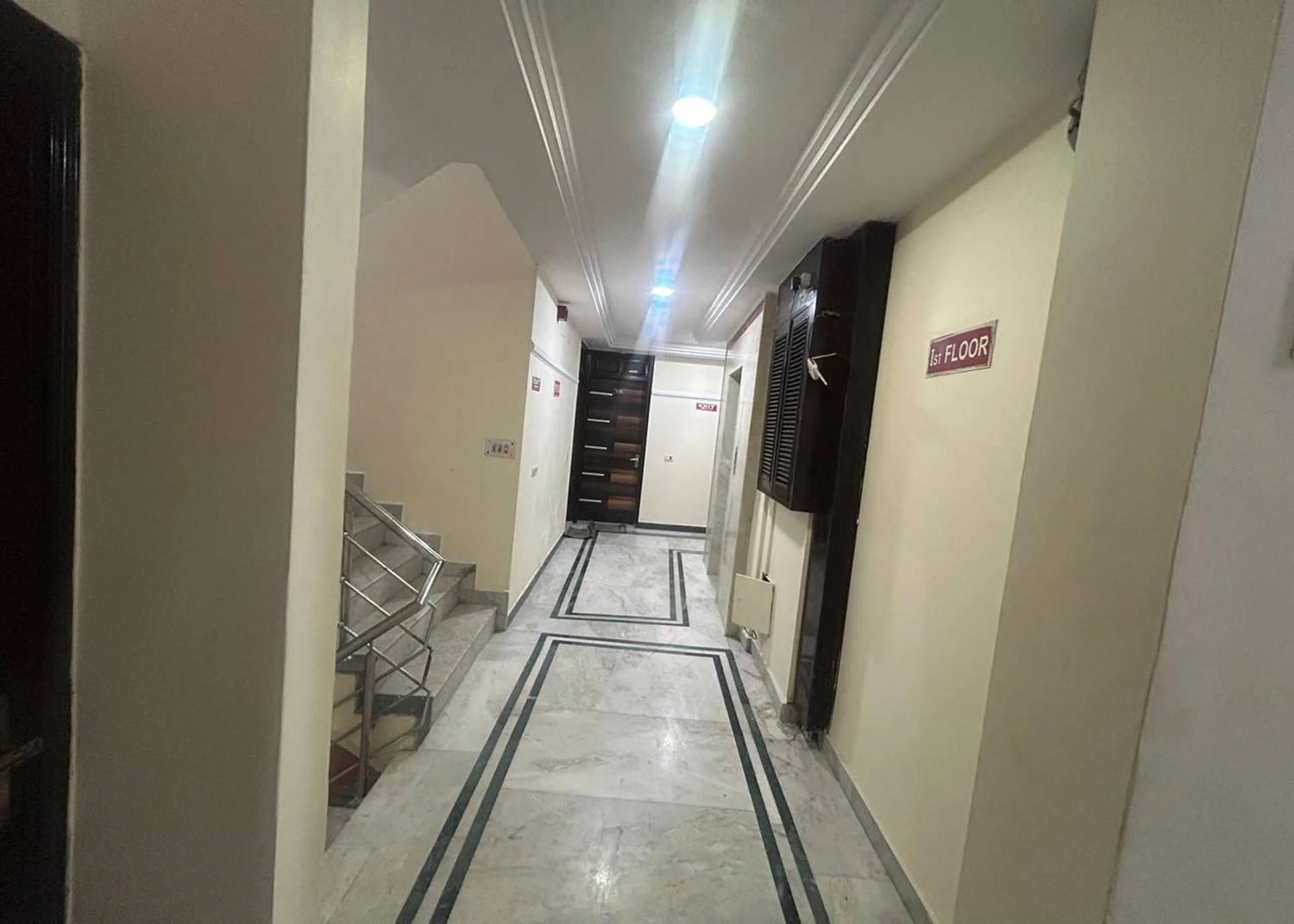 Area and facilities in Hotel Mourya Deluxe