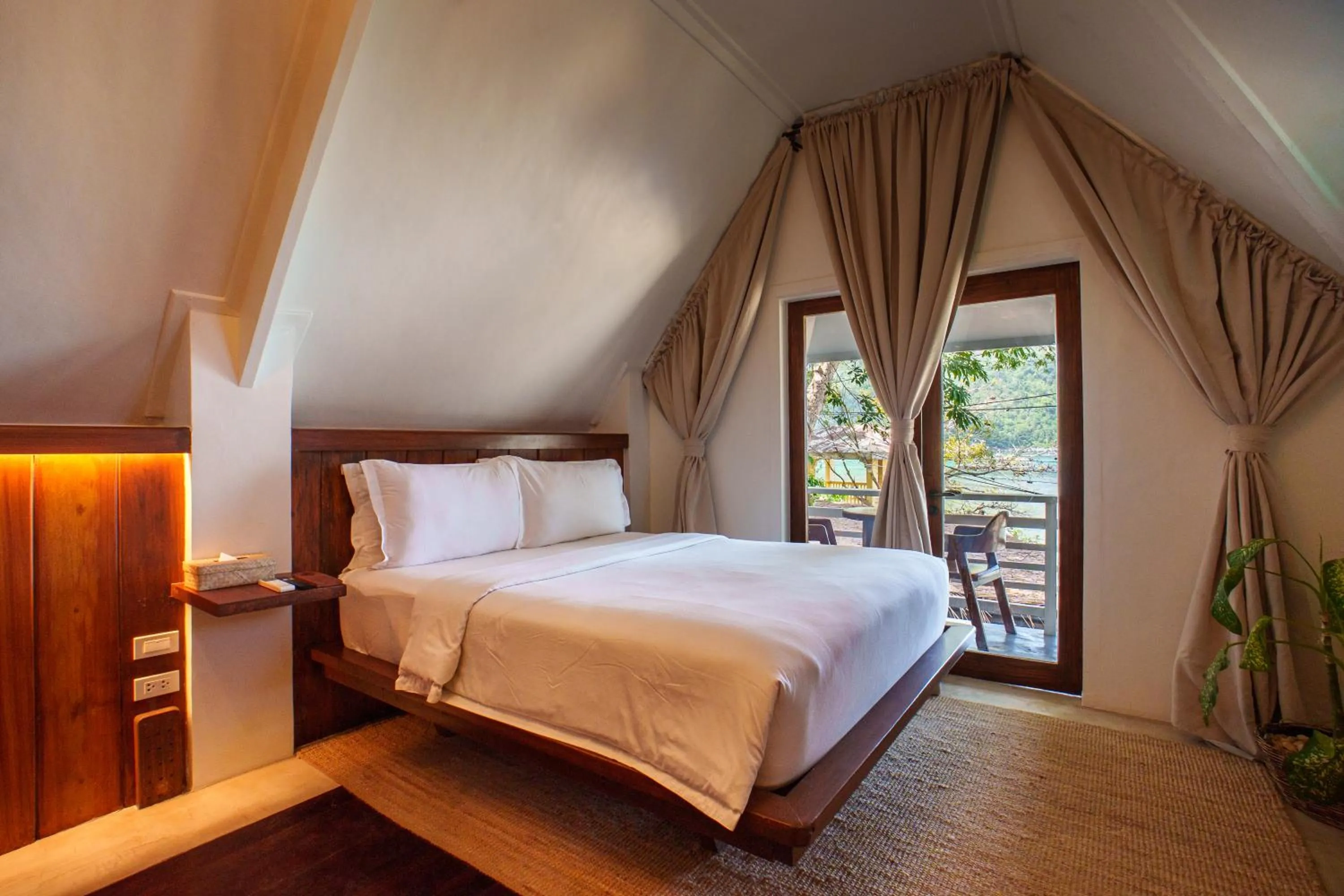 Bedroom, Bed in Morgan Villas