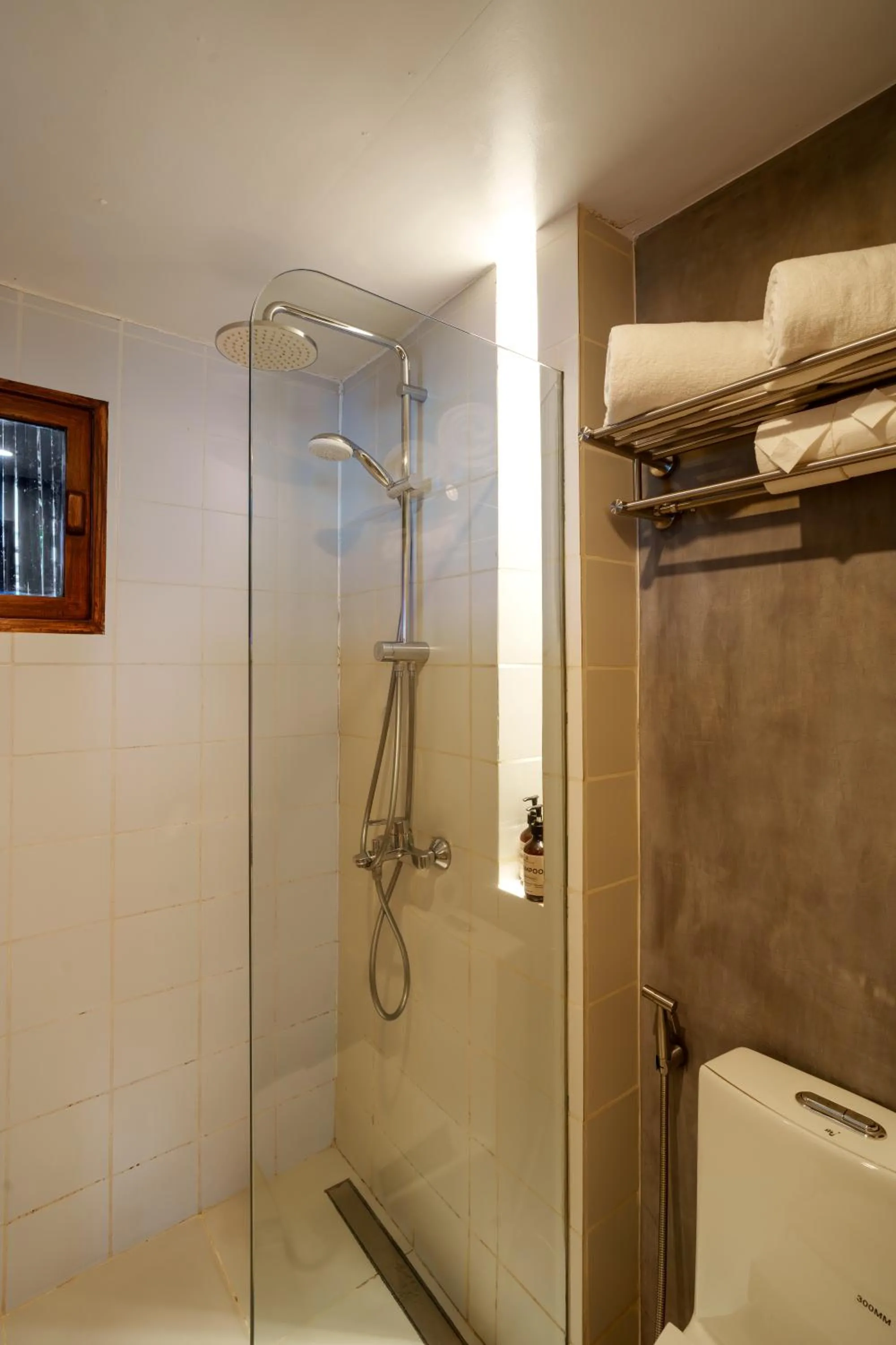 Shower in Morgan Villas