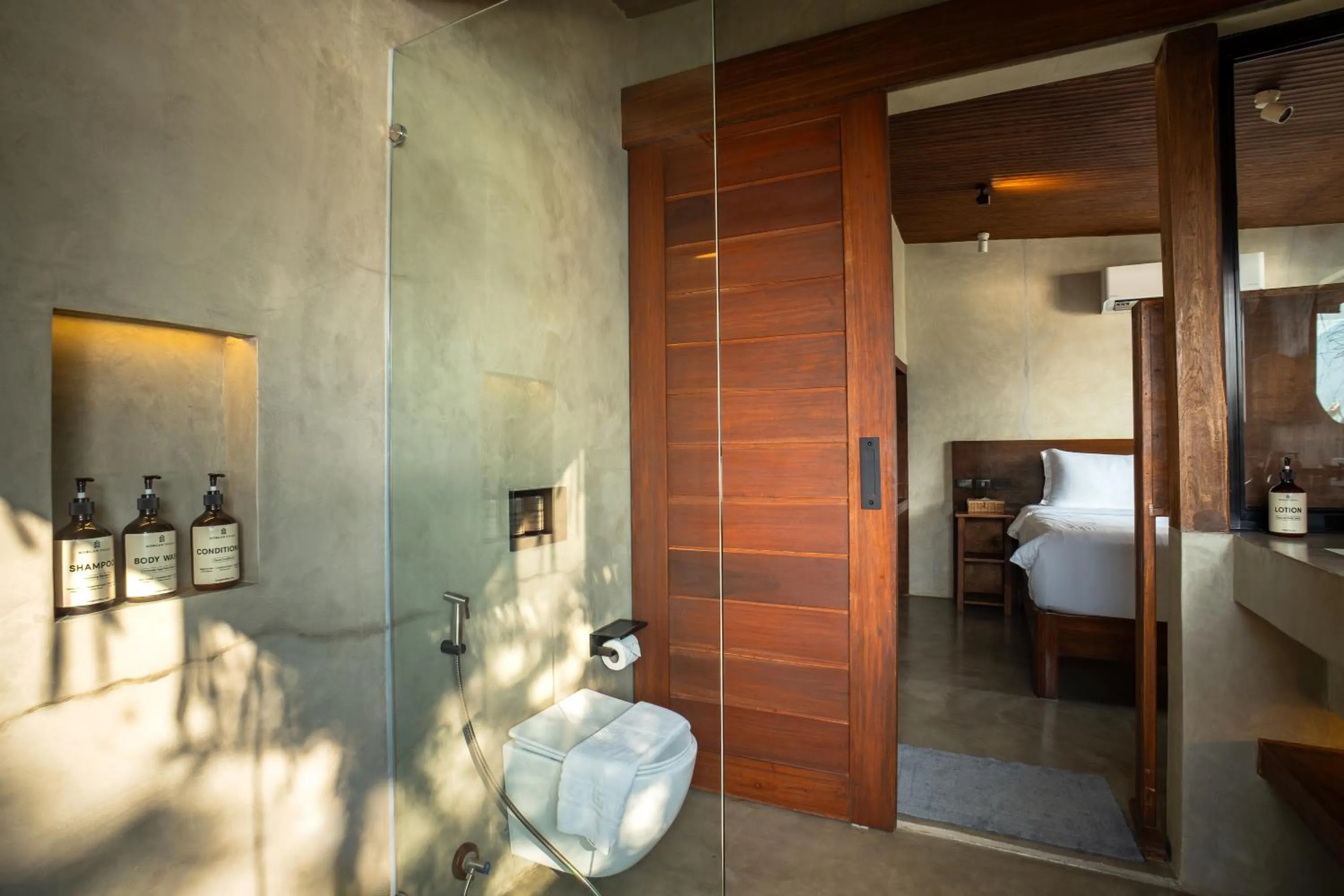 Shower, Bed in Morgan Villas