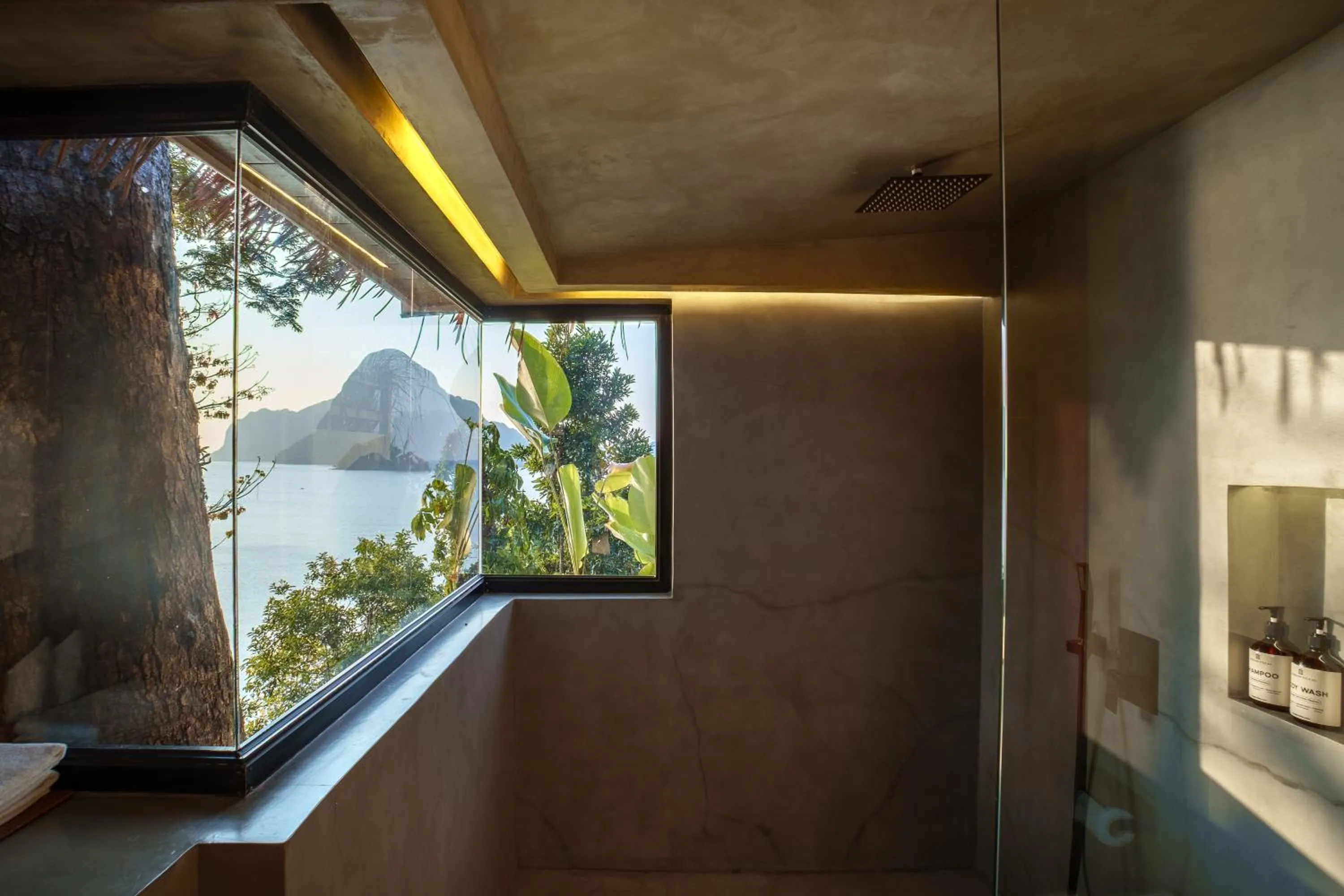 Shower in Morgan Villas