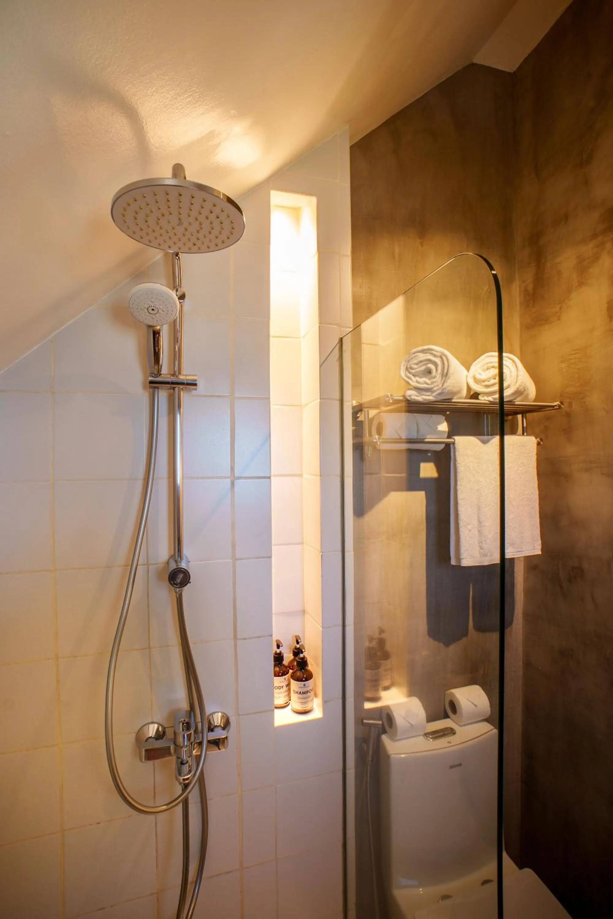 Shower in Morgan Villas