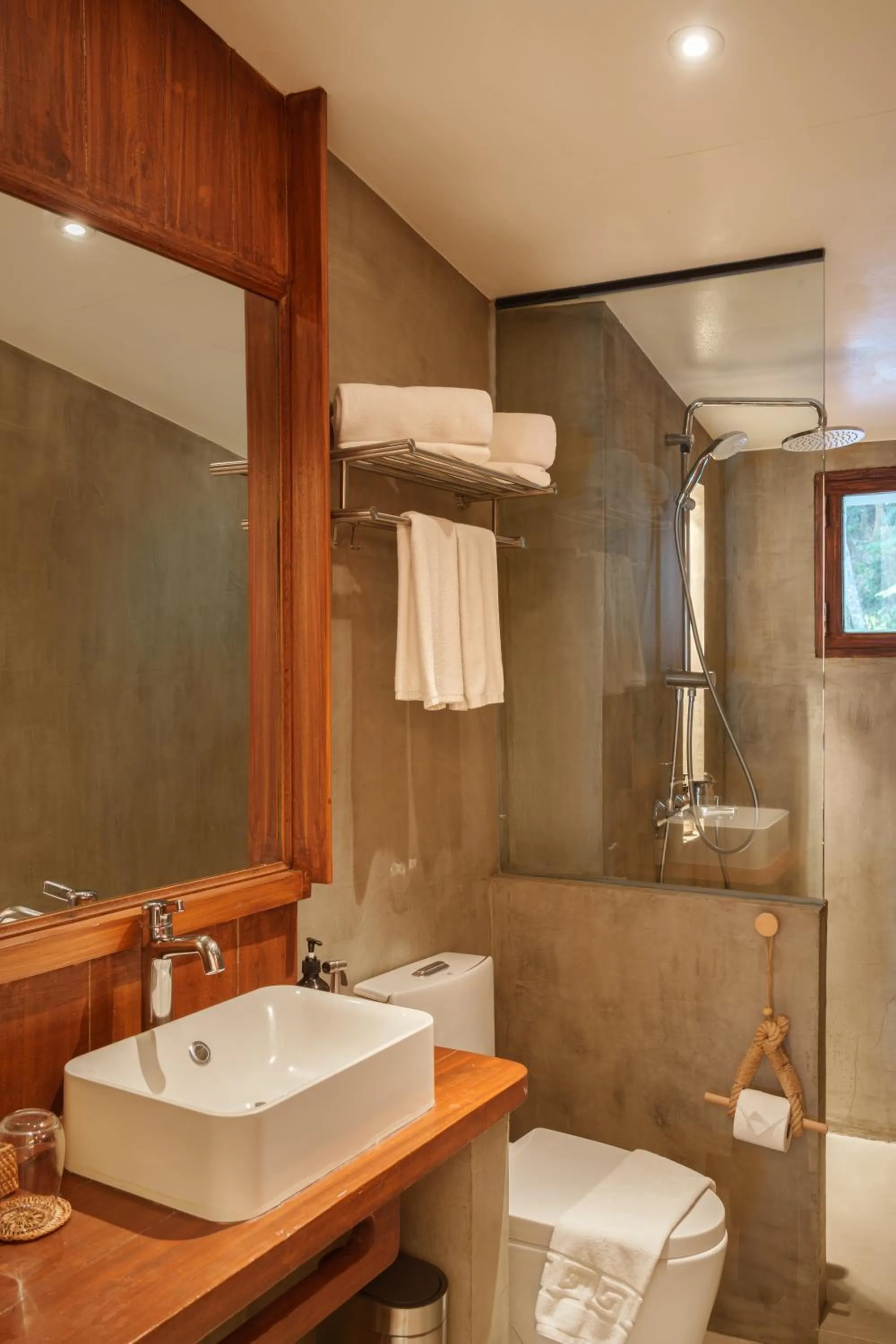 Shower in Morgan Villas