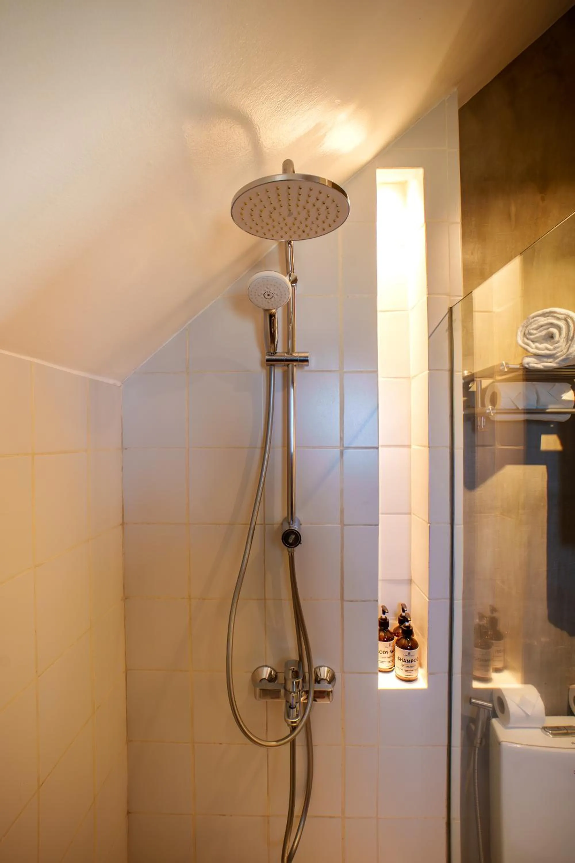 Shower in Morgan Villas