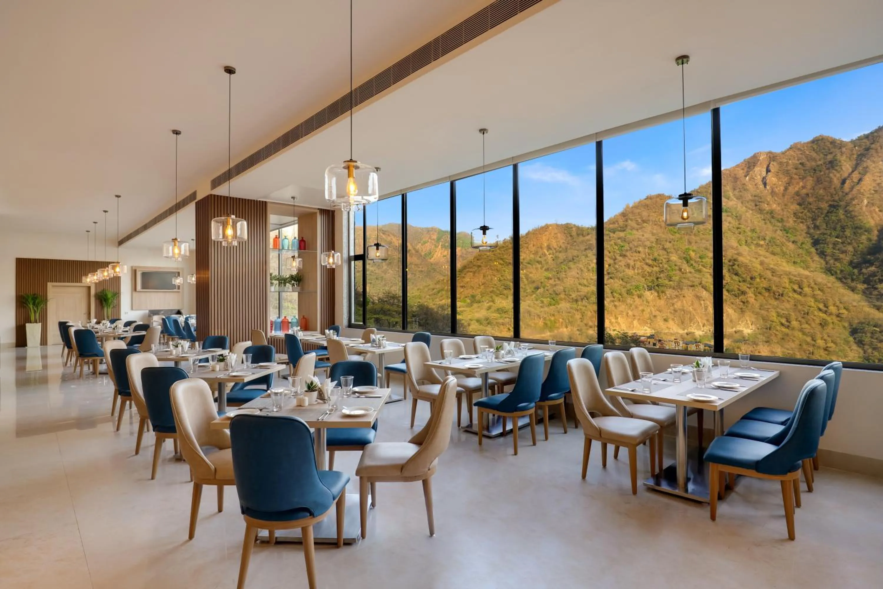 Restaurant/places to eat in Lemon Tree Hotel, Tapovan Rishikesh