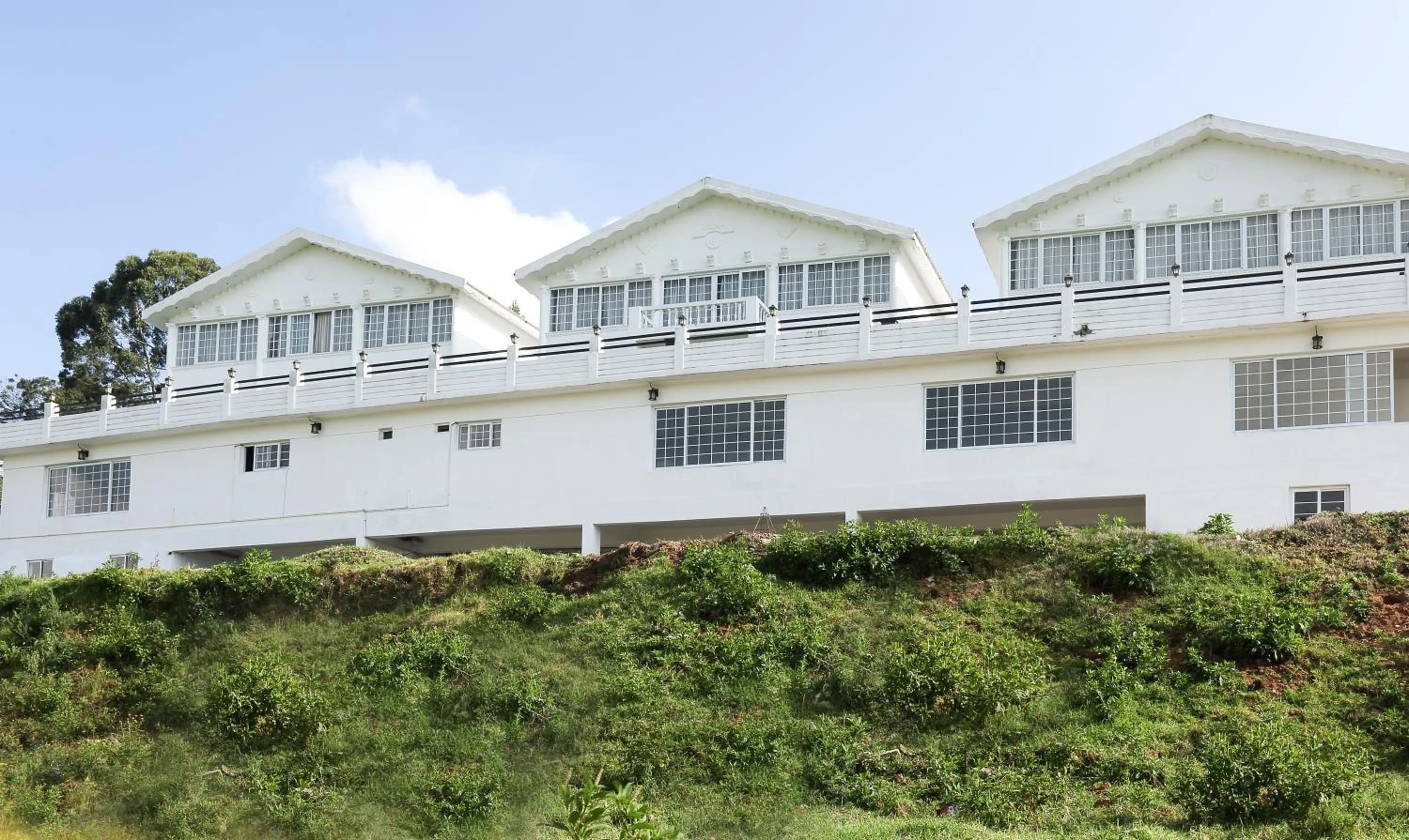 Property building in Treebo Skydale Inn & Suites With Mountain View