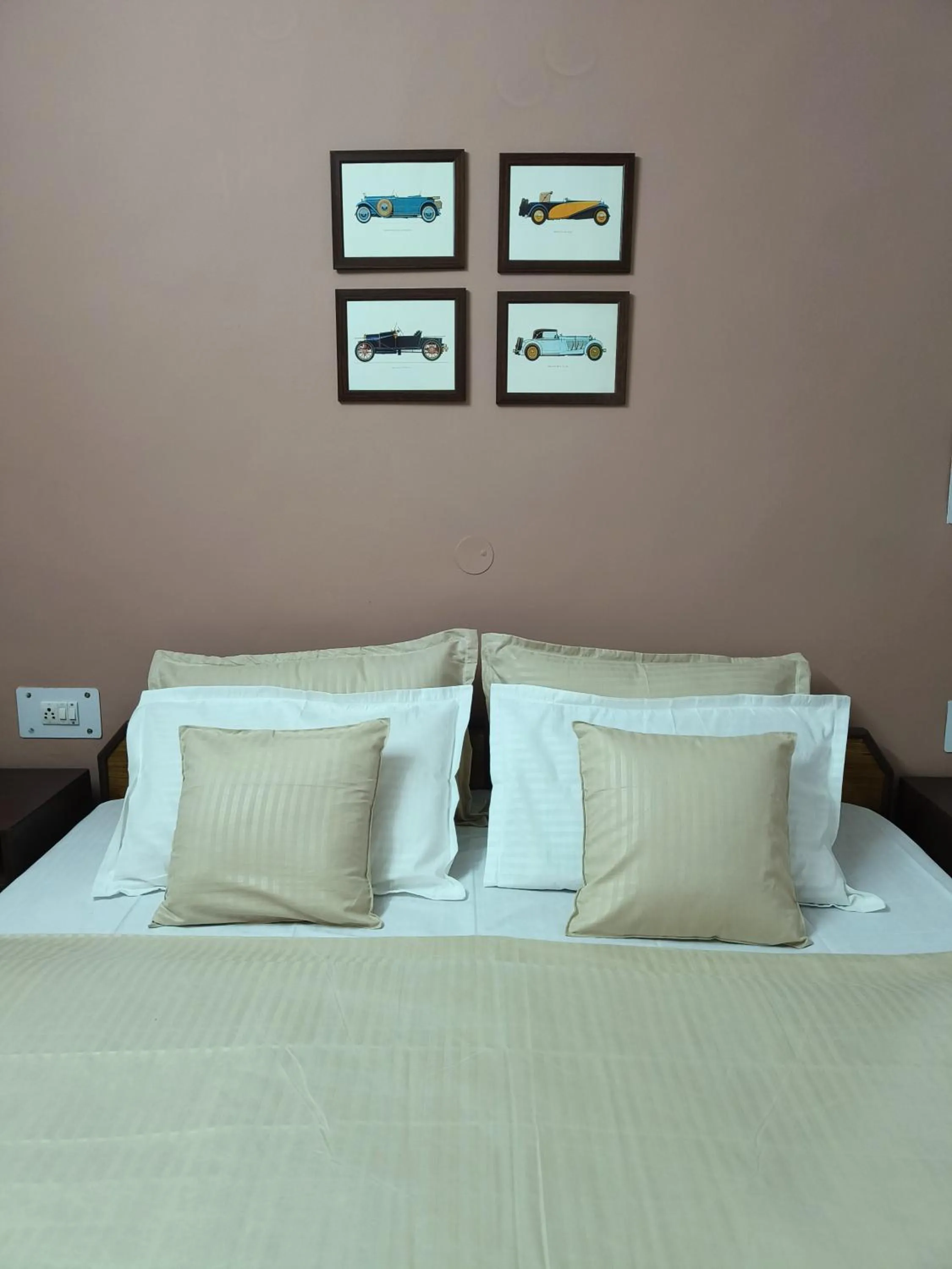 Bedroom, Bed in The Kailasha Homestay