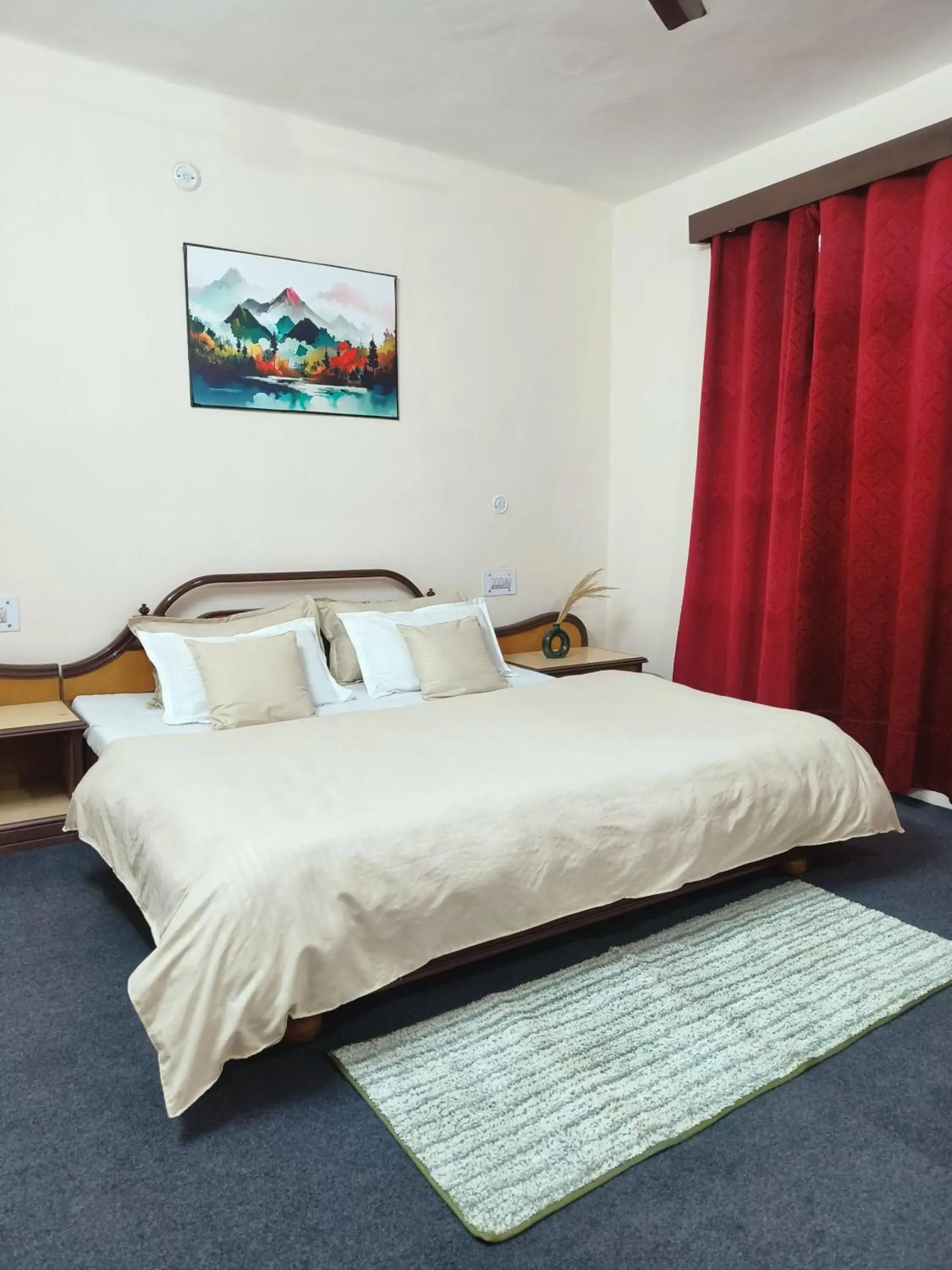 Double Room with Balcony in The Kailasha Homestay Double Room with Balcony in The Kailasha Homestay