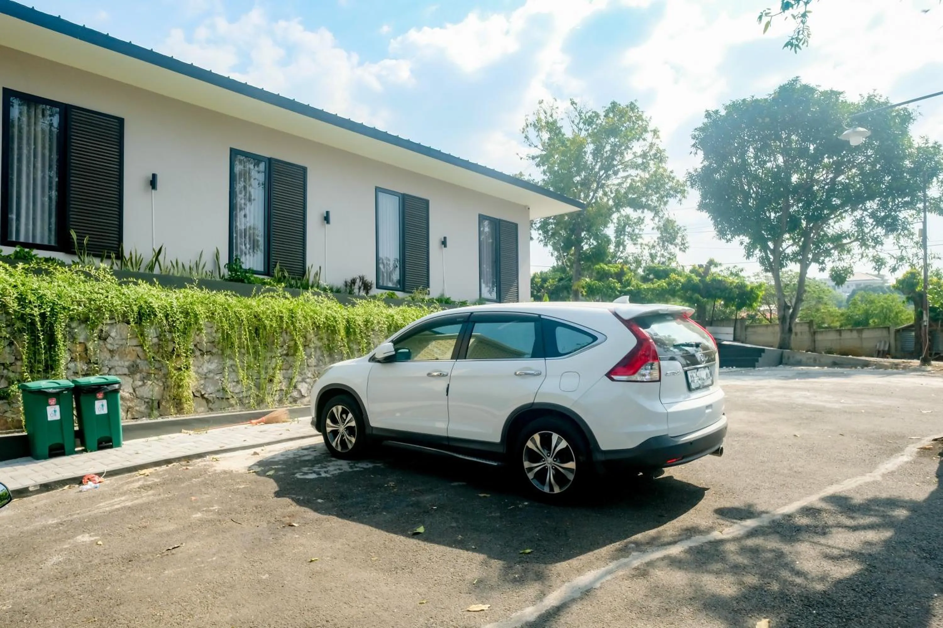 Parking in Urbanview Hotel JJ Bukitsari Semarang