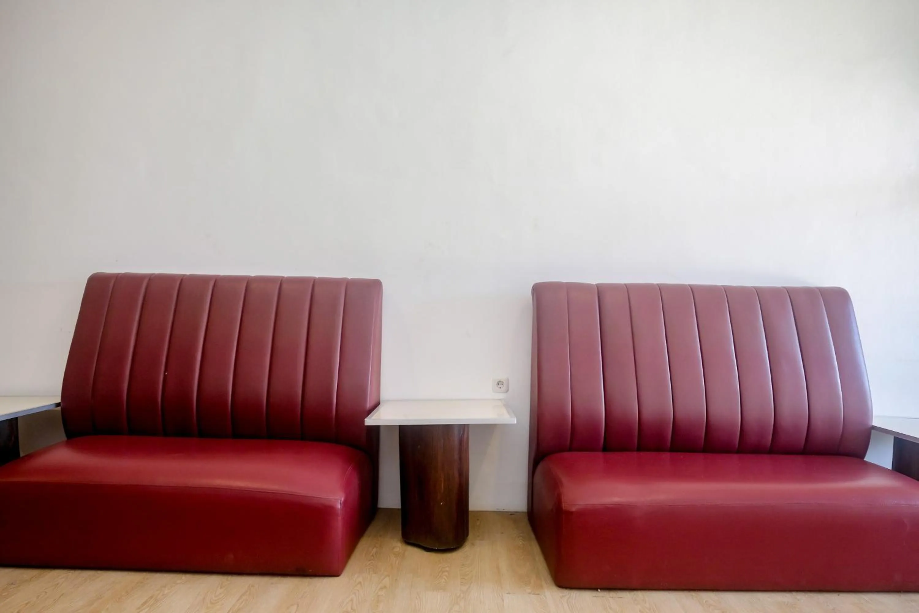 Seating area in Urbanview Hotel JJ Bukitsari Semarang