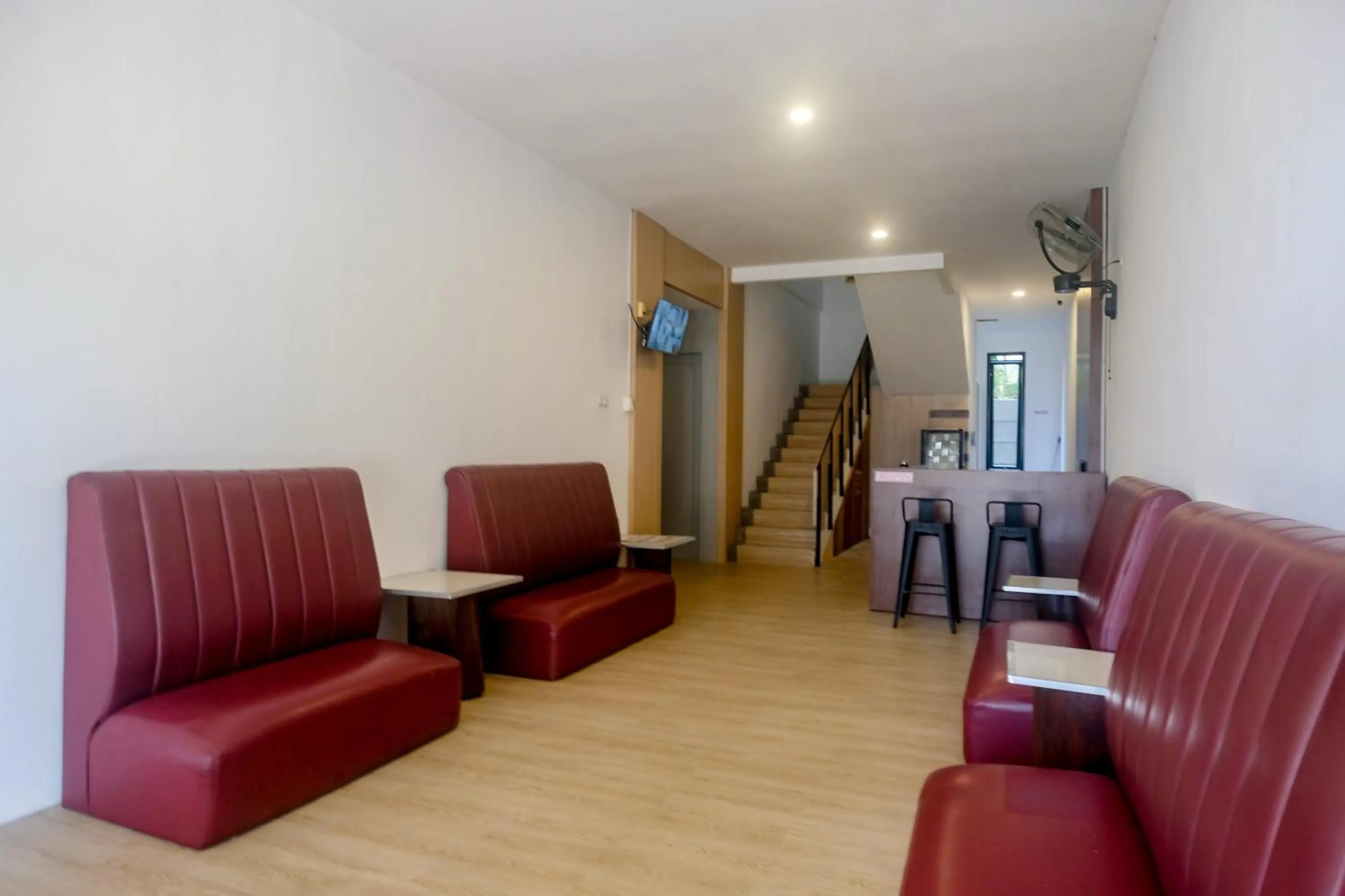 Lobby or reception in Urbanview Hotel JJ Bukitsari Semarang