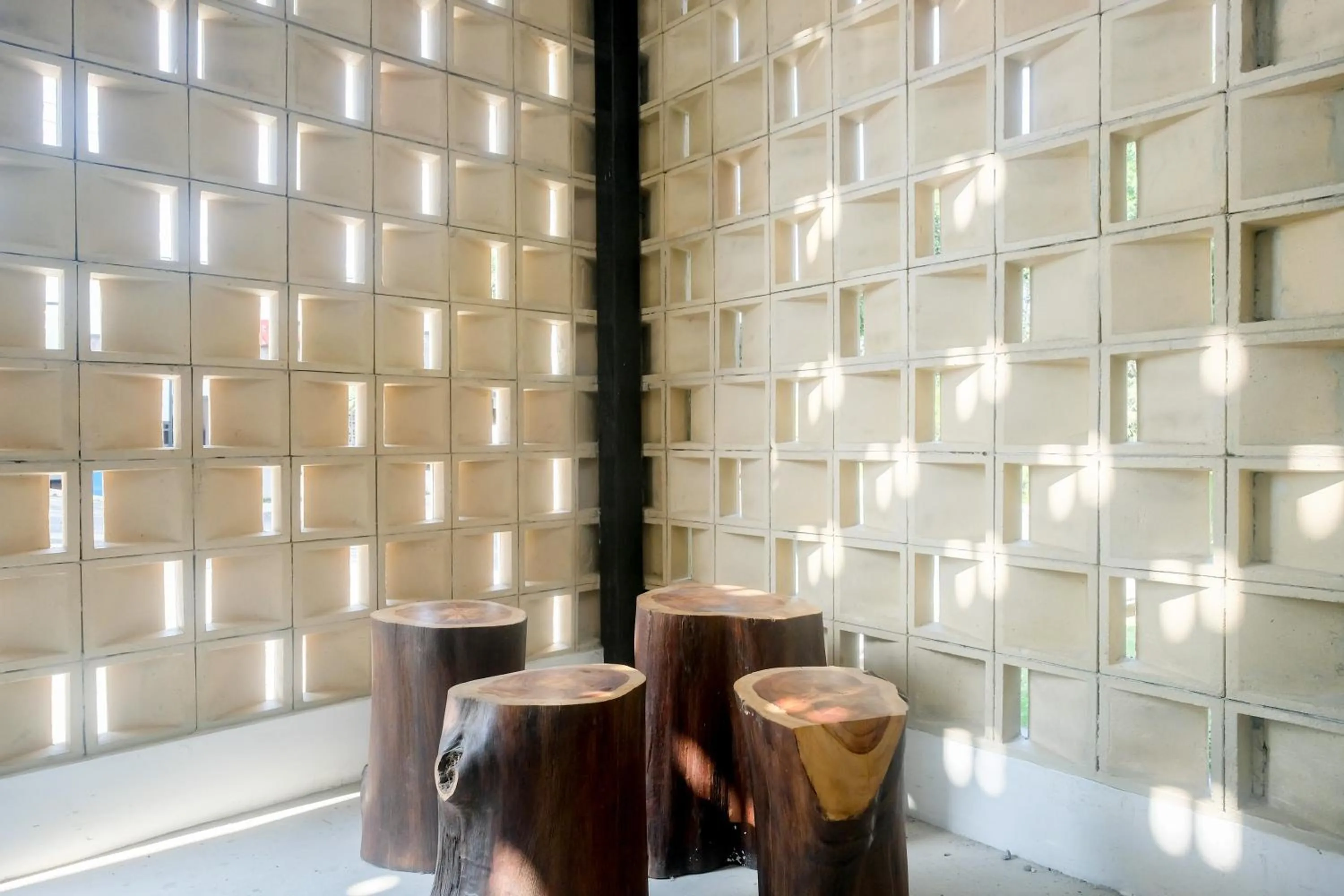 Seating area in Urbanview Hotel JJ Bukitsari Semarang