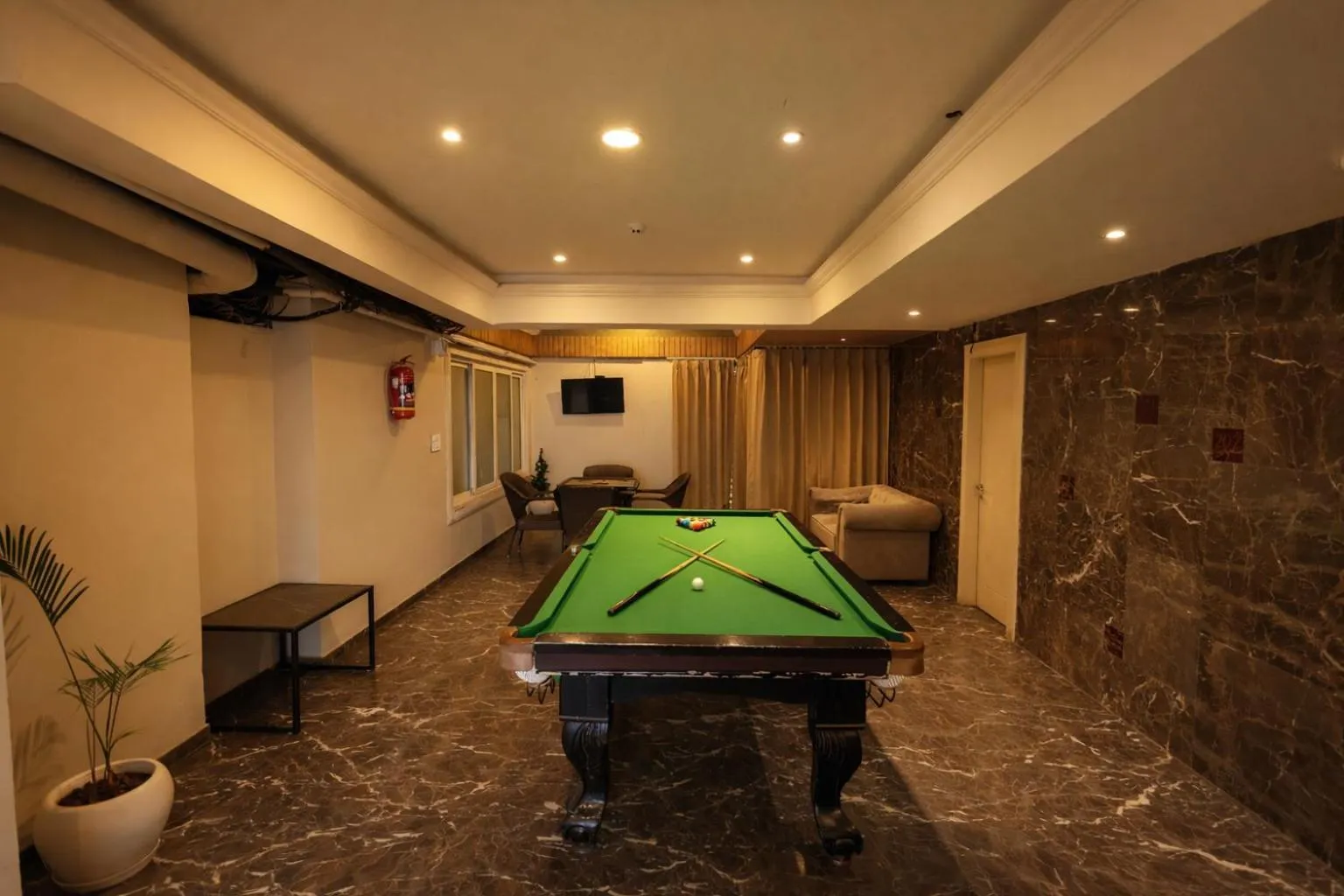 Phoenix Unmatched Comfort - Hotel Near Fateh Sagar Lake Udaipur