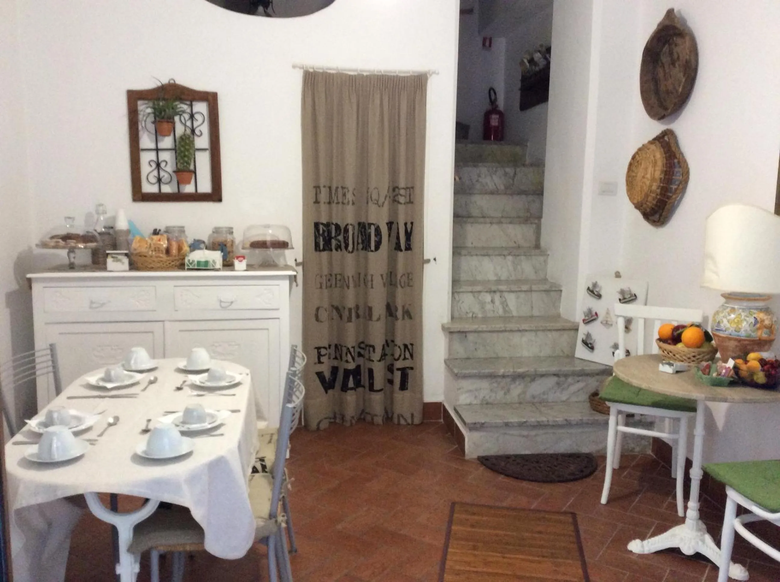 Restaurant/places to eat in B&B Chianalea 54