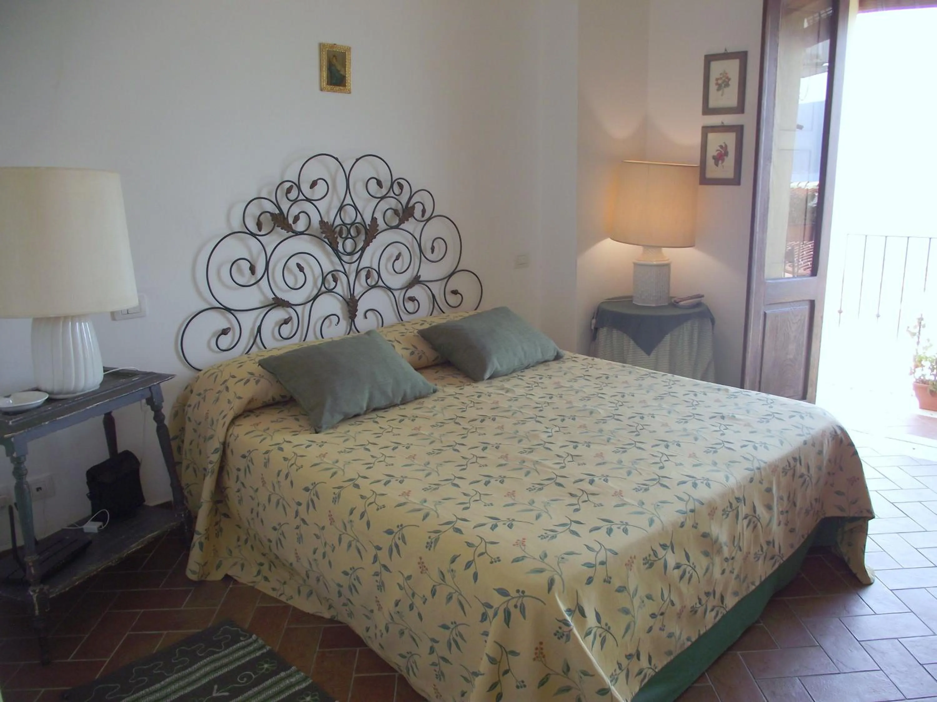 Photo of the whole room in B&B Chianalea 54