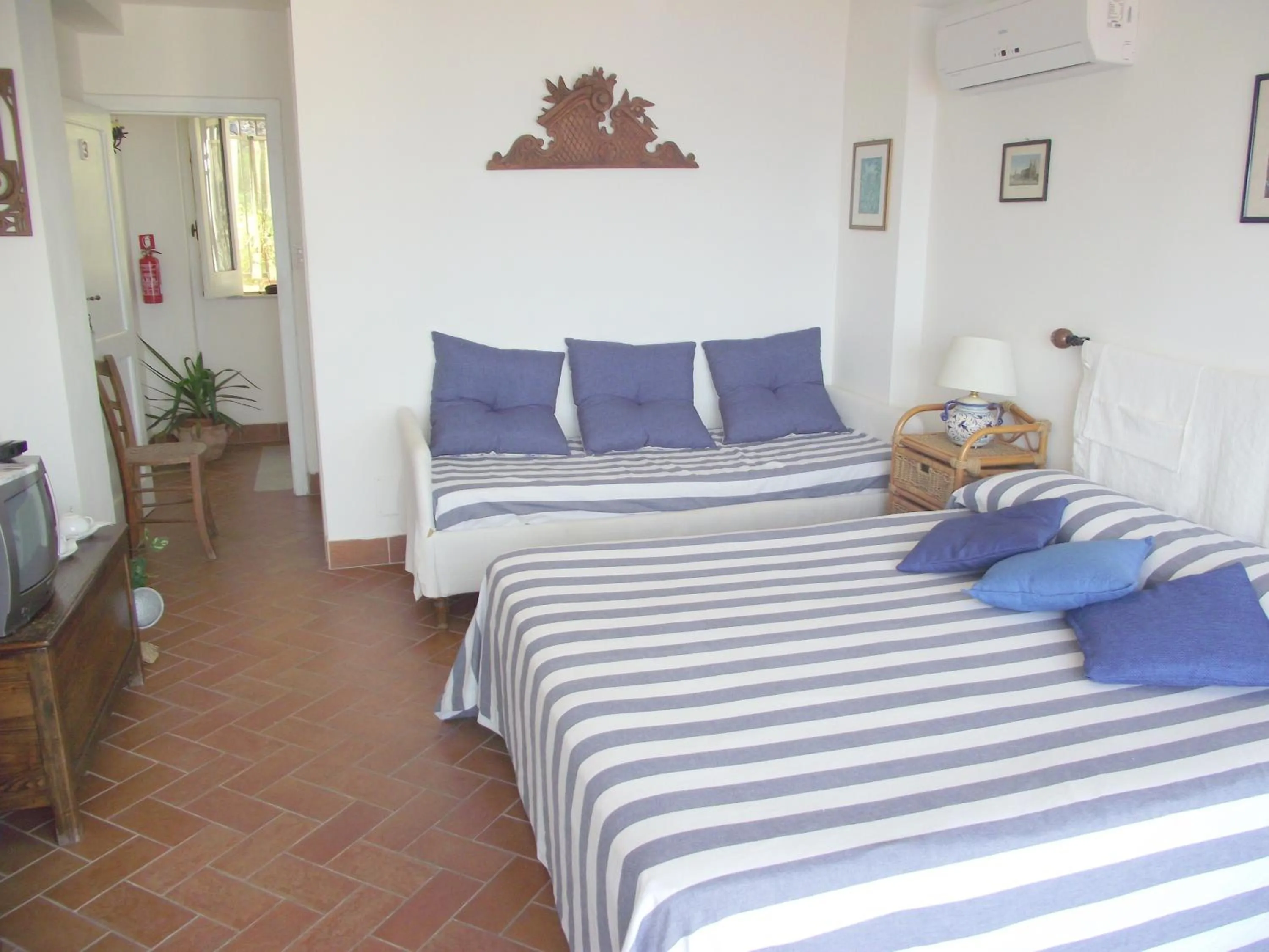 Photo of the whole room in B&B Chianalea 54