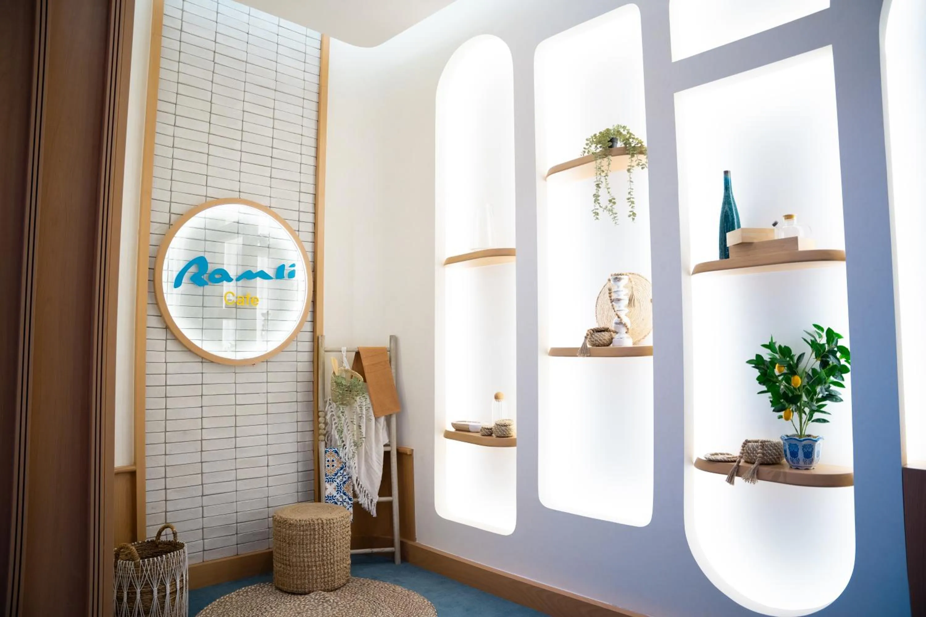 Restaurant/places to eat in ALMA Hotel Riyadh