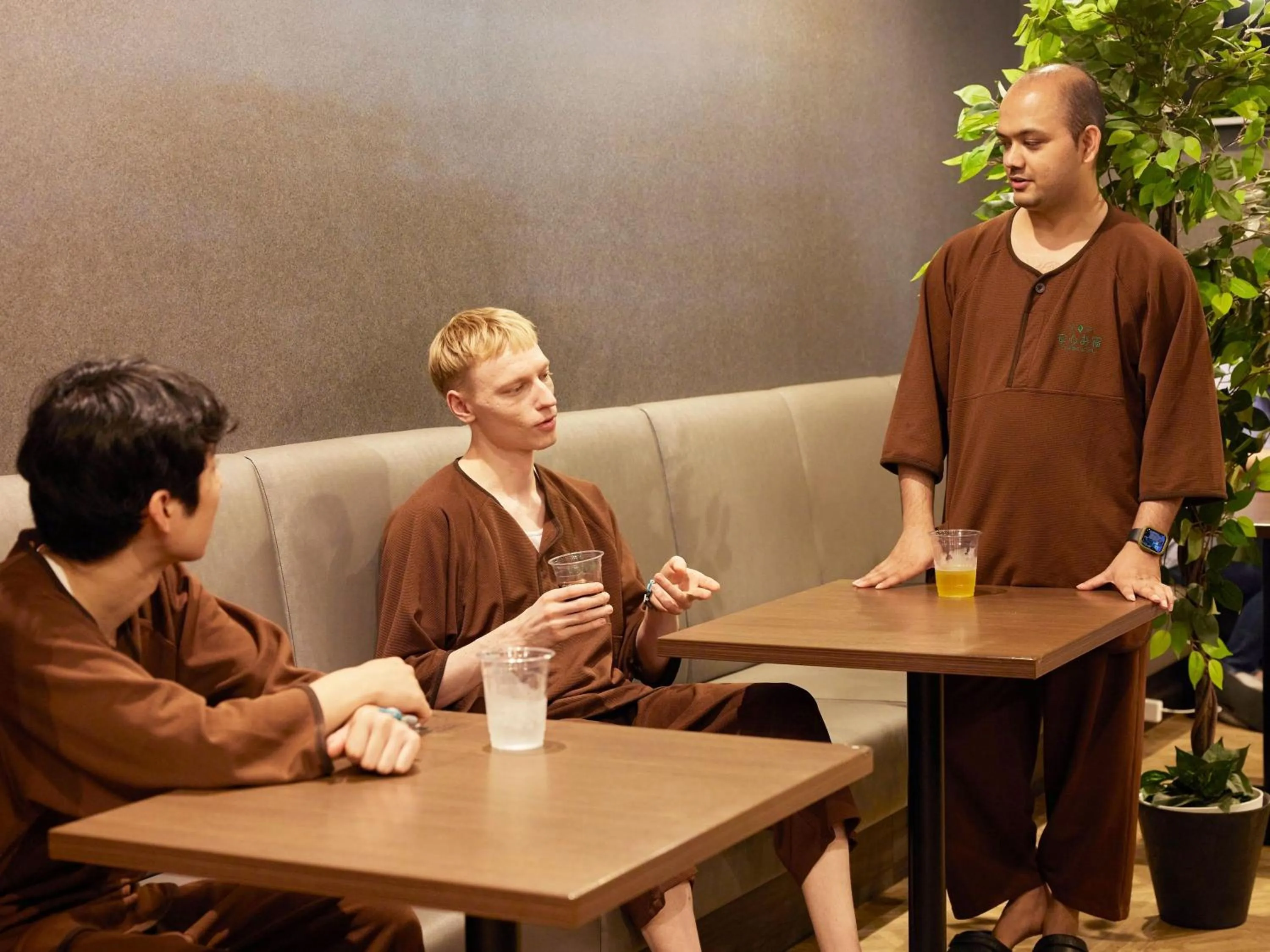 Communal lounge/ TV room in Anshin Oyado Shinjuku - Men only