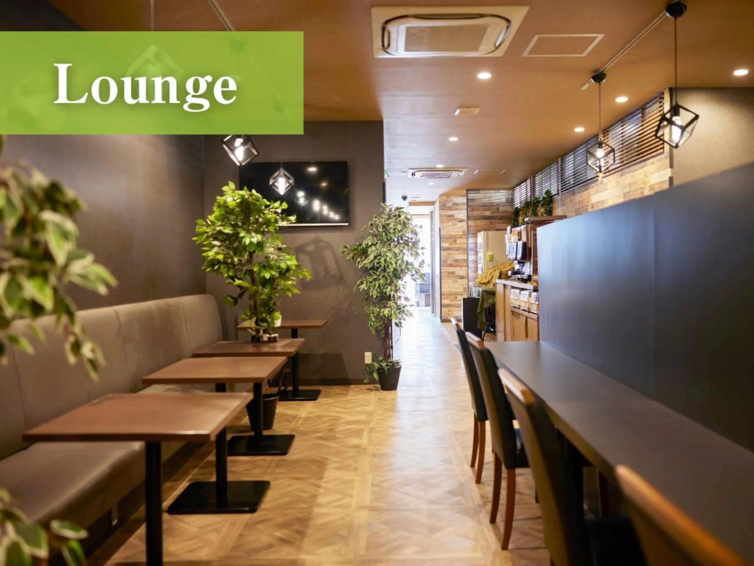 Communal lounge/ TV room in Anshin Oyado Shinjuku - Men only