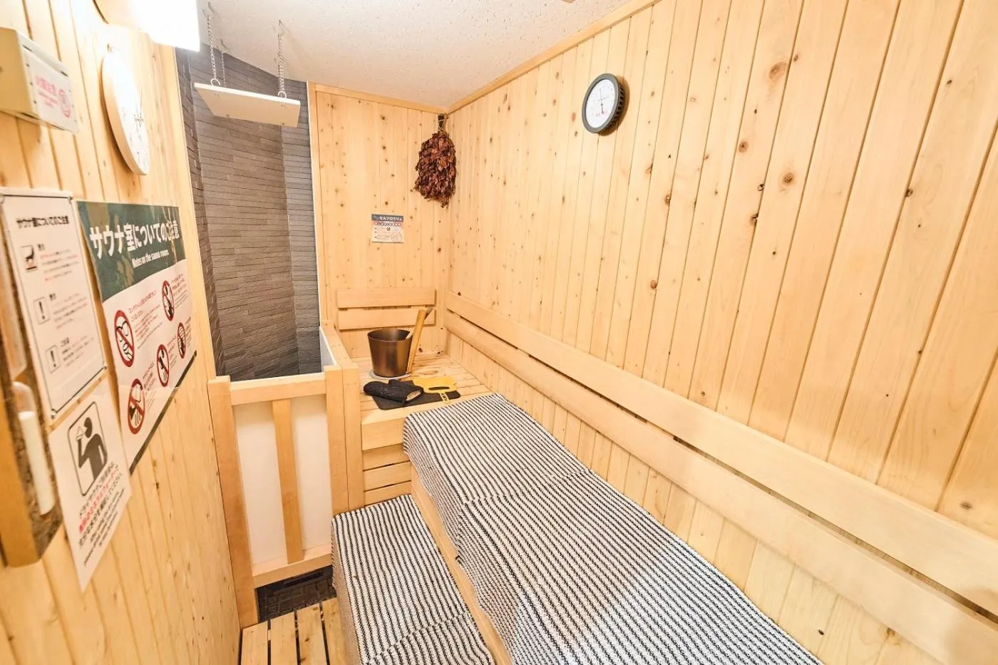 Sauna in Anshin Oyado Shinjuku - Men only