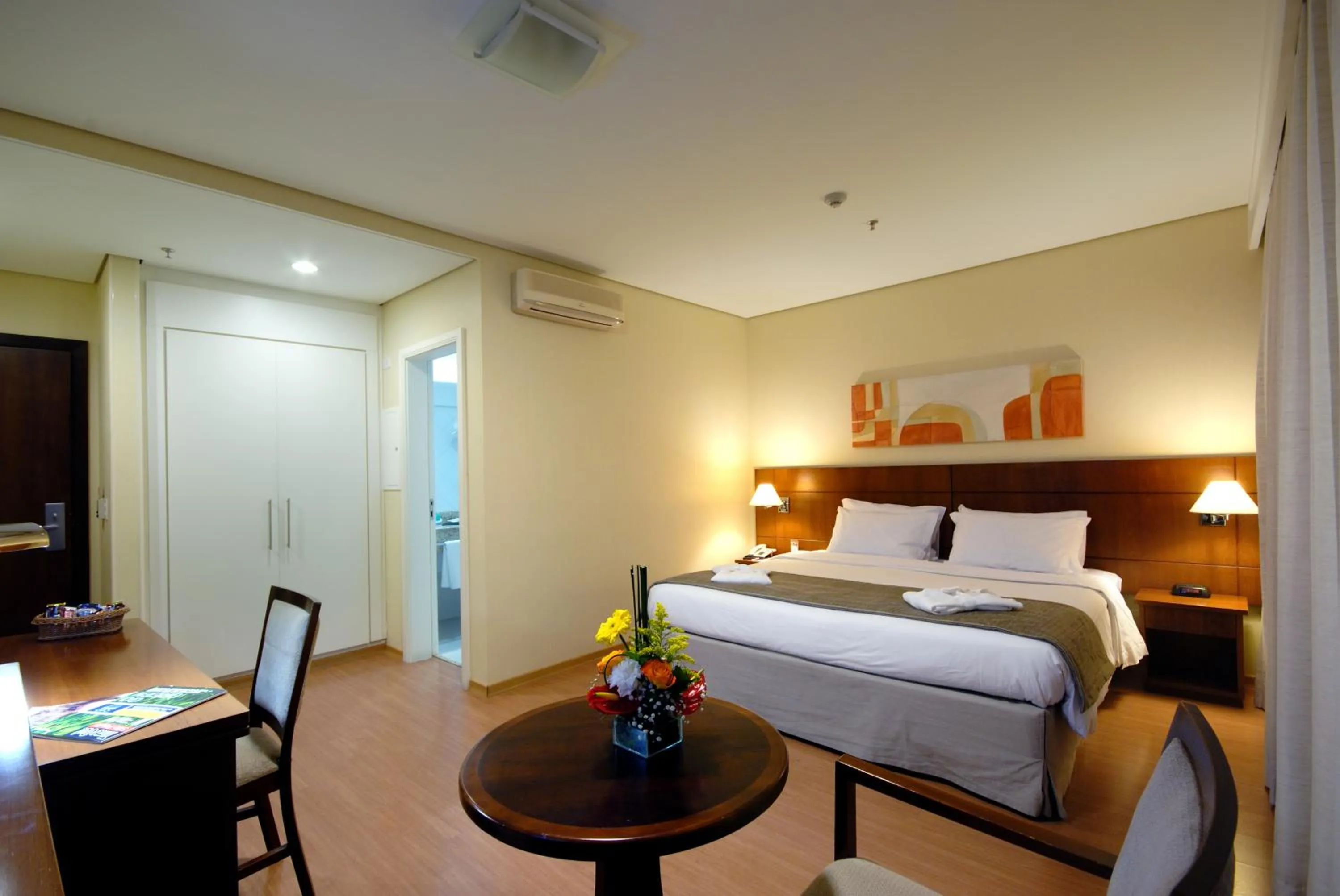 Photo of the whole room, Bed in Luz Plaza São Paulo