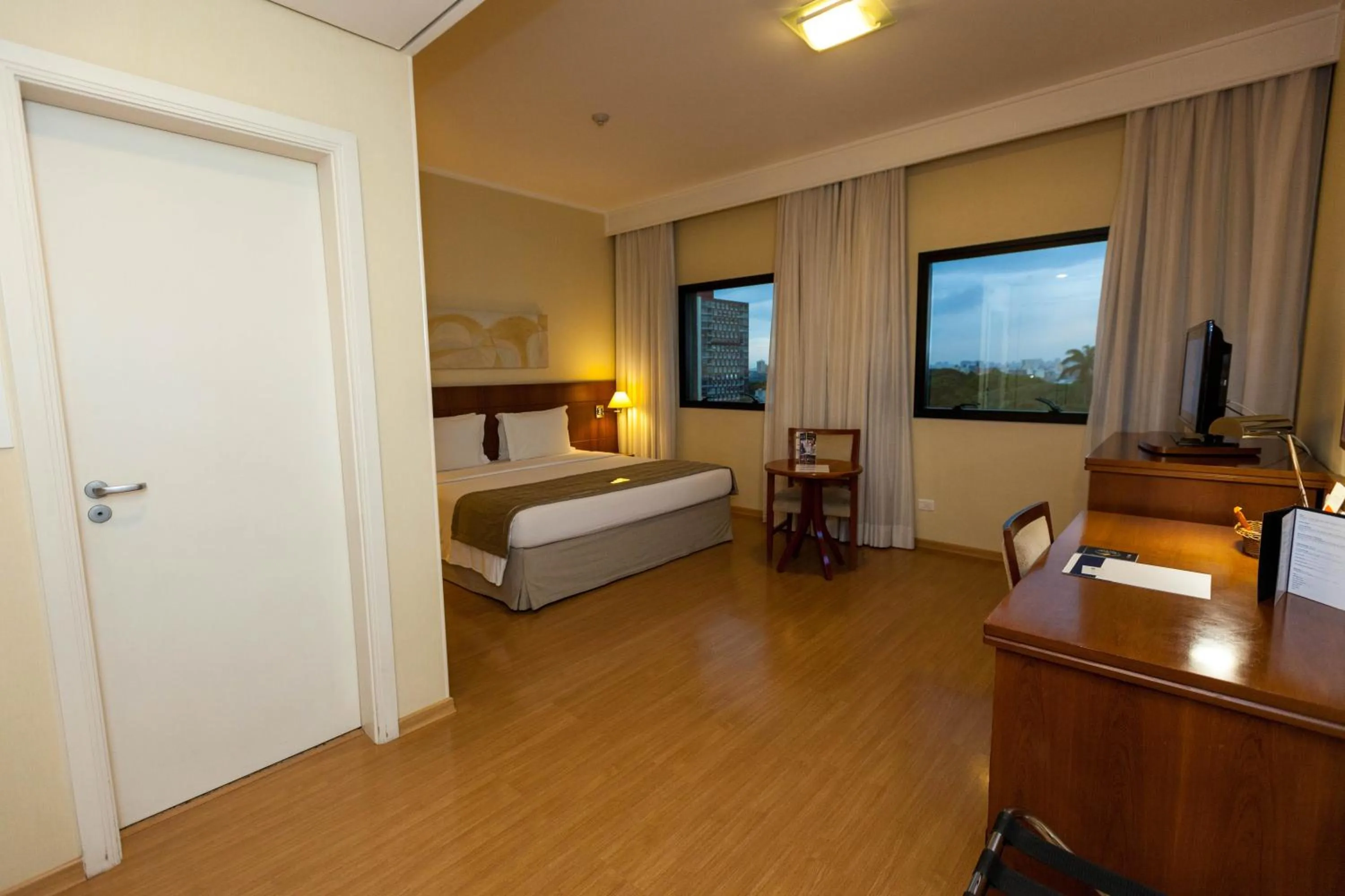 Photo of the whole room, Bed in Luz Plaza São Paulo