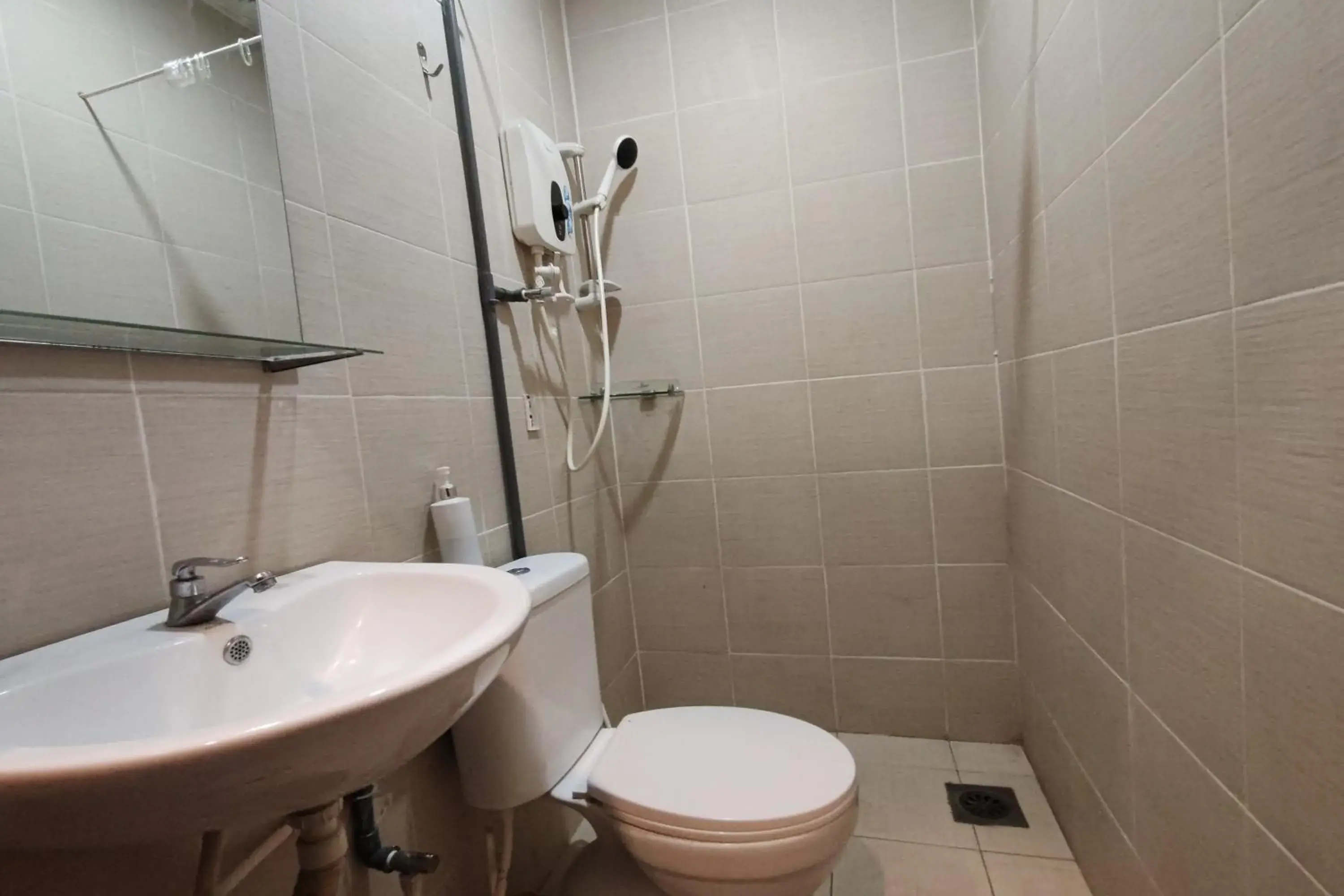 Bathroom in Maleeq Hotel Meru Ipoh Bathroom in Maleeq Hotel Meru Ipoh