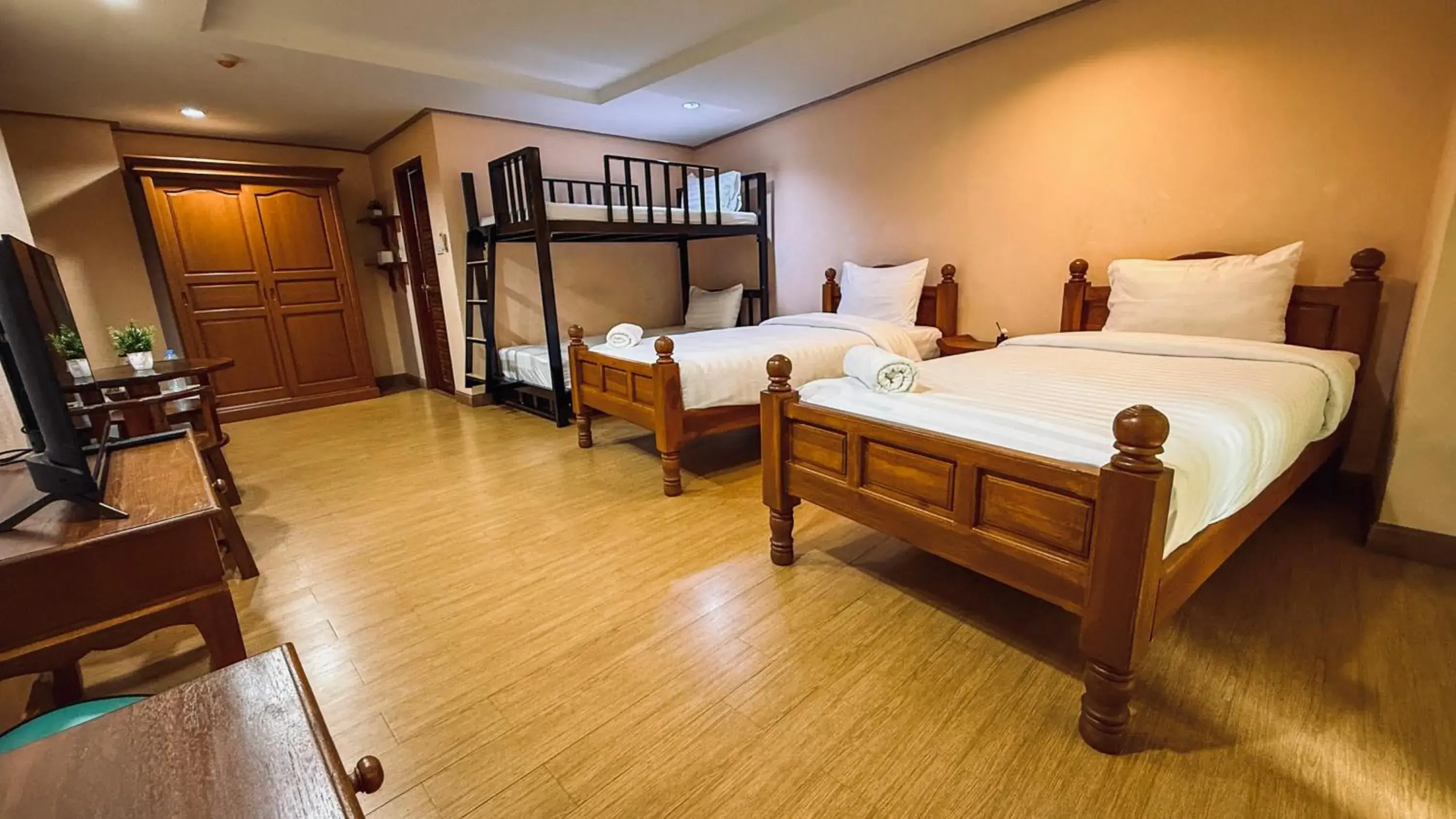 Photo of the whole room, Bed in One Deves Photo of the whole room, Bed in One Deves