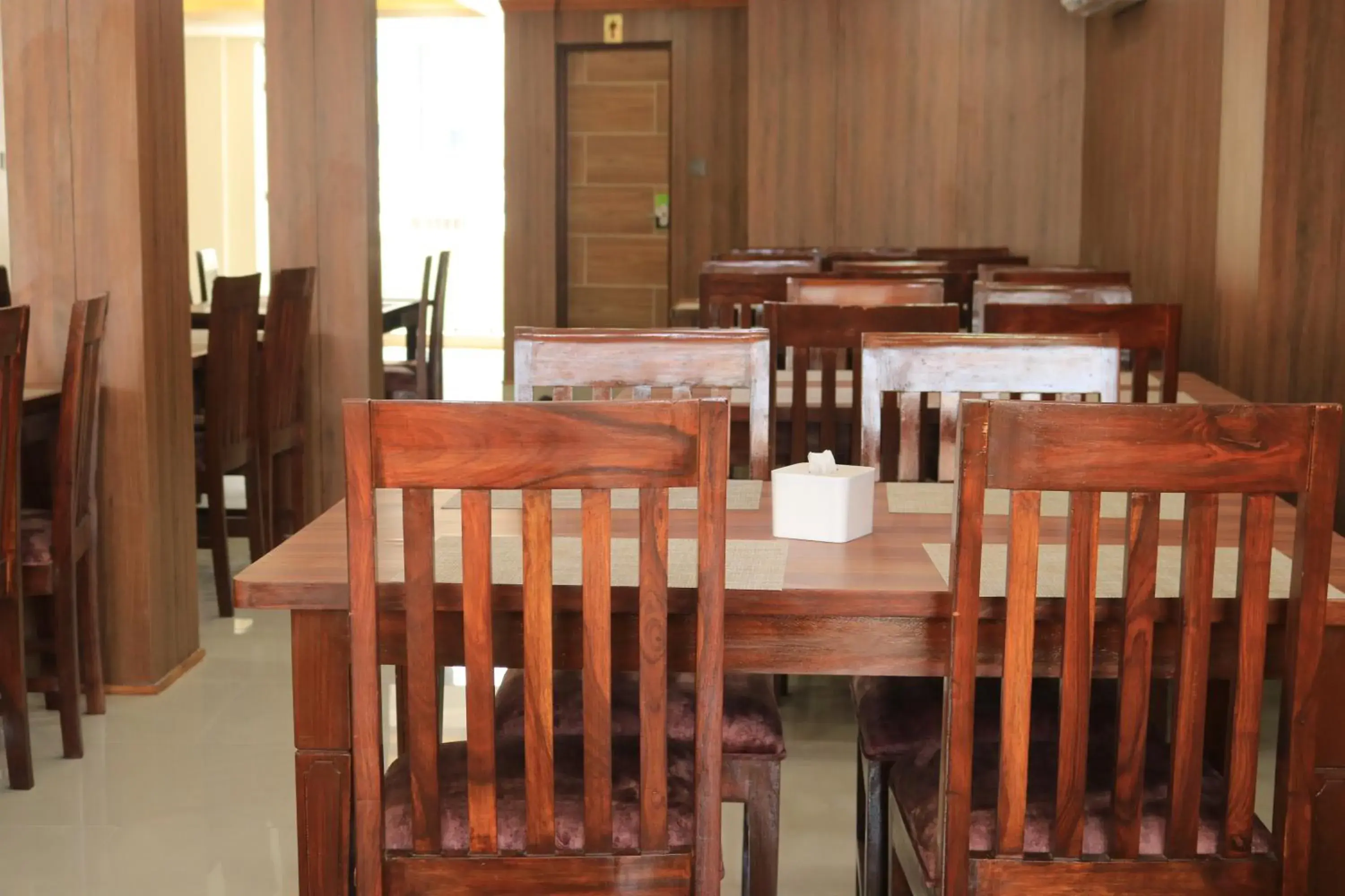 Restaurant/places to eat in Hotel Junction Restaurant/places to eat in Hotel Junction