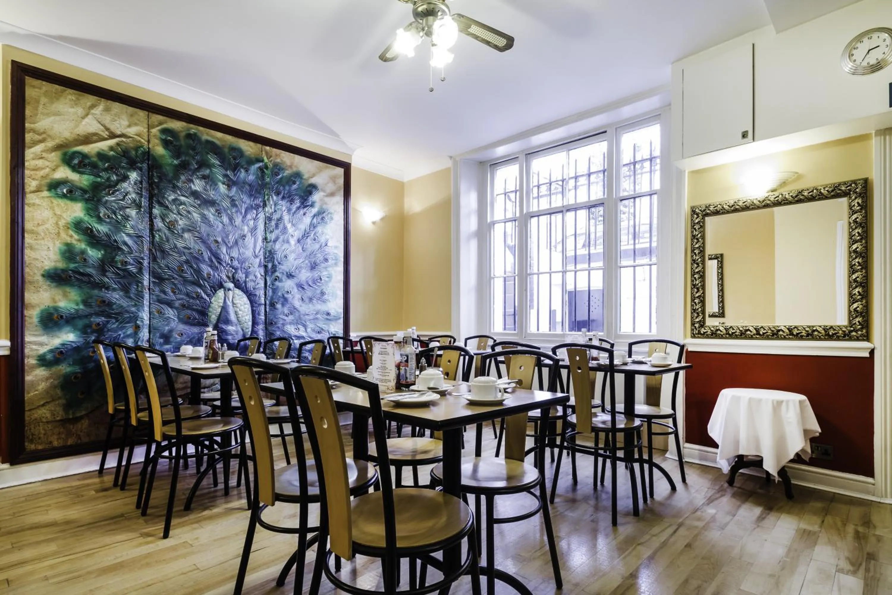 Restaurant/places to eat in Tudor Court Hotel