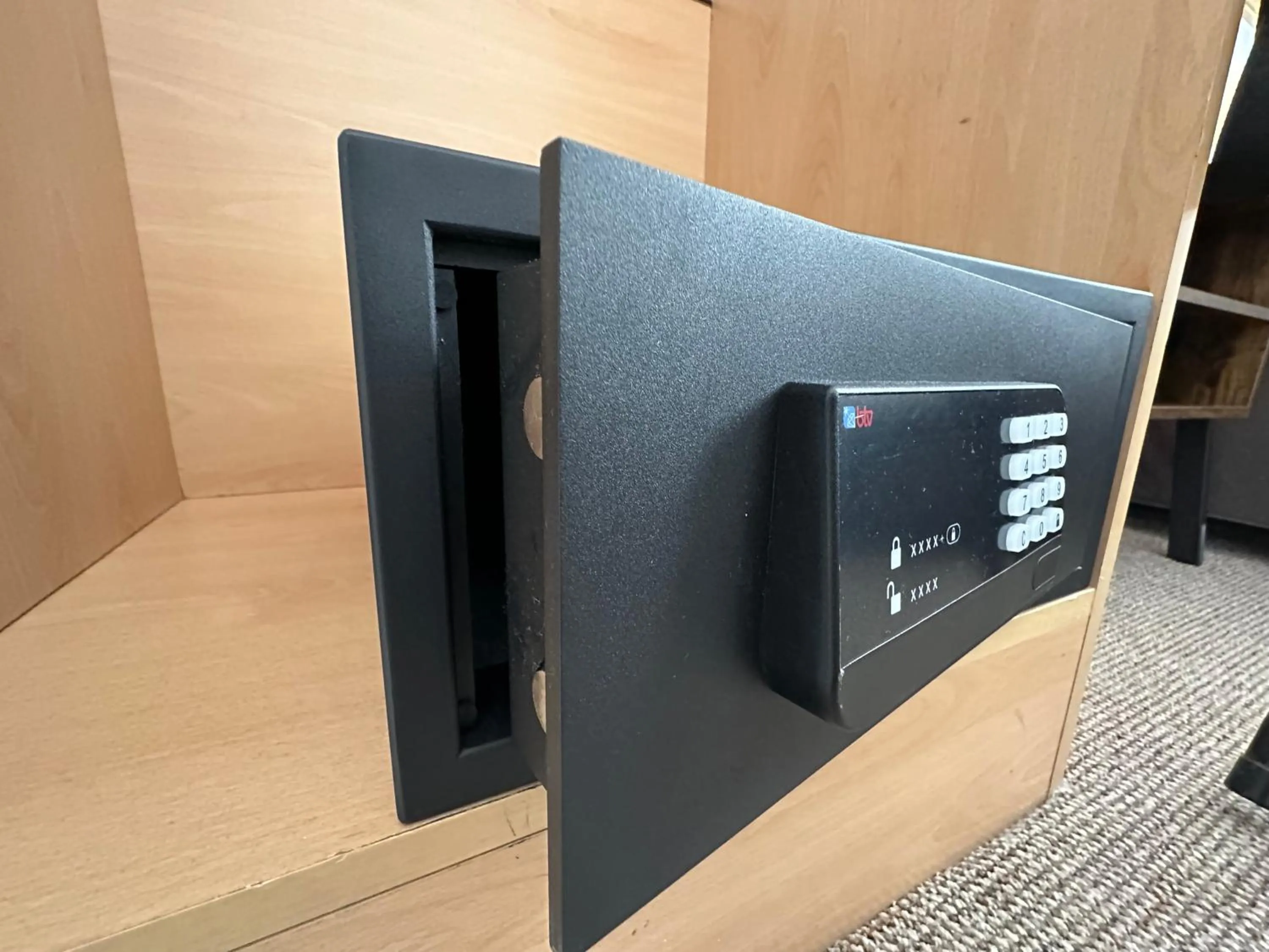 safe in Tudor Court Hotel