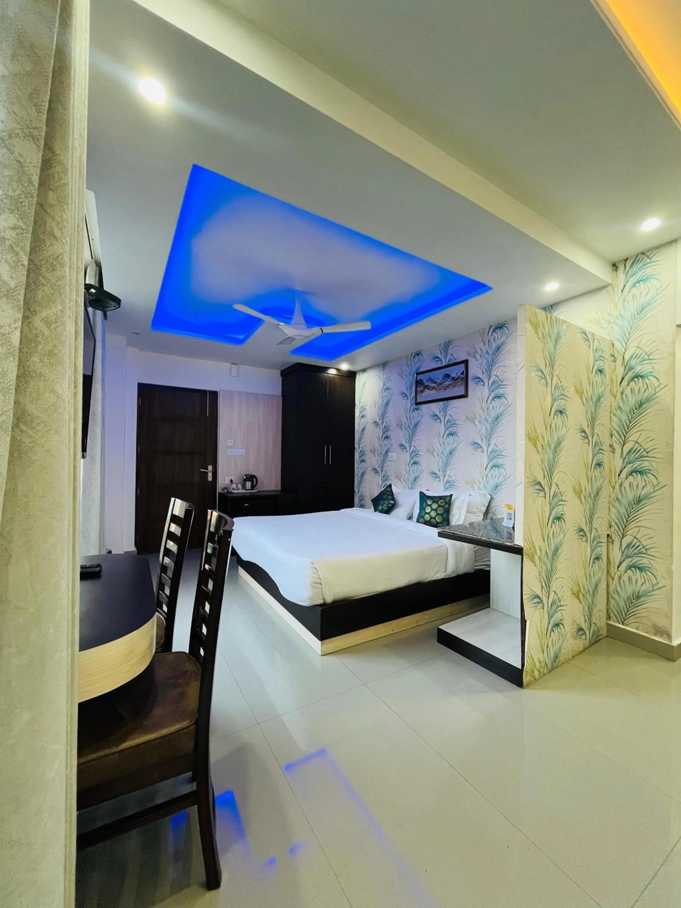 Bedroom, Bed in Aliza Inn And Suites By SRS Hotels