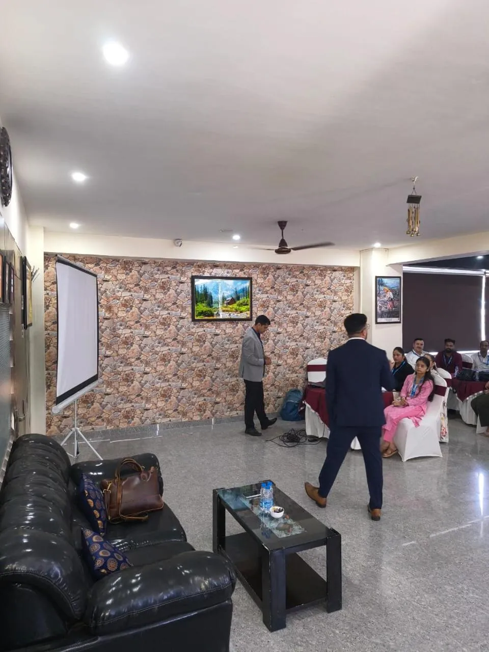 Meeting/conference room in Aliza Inn And Suites By SRS Hotels