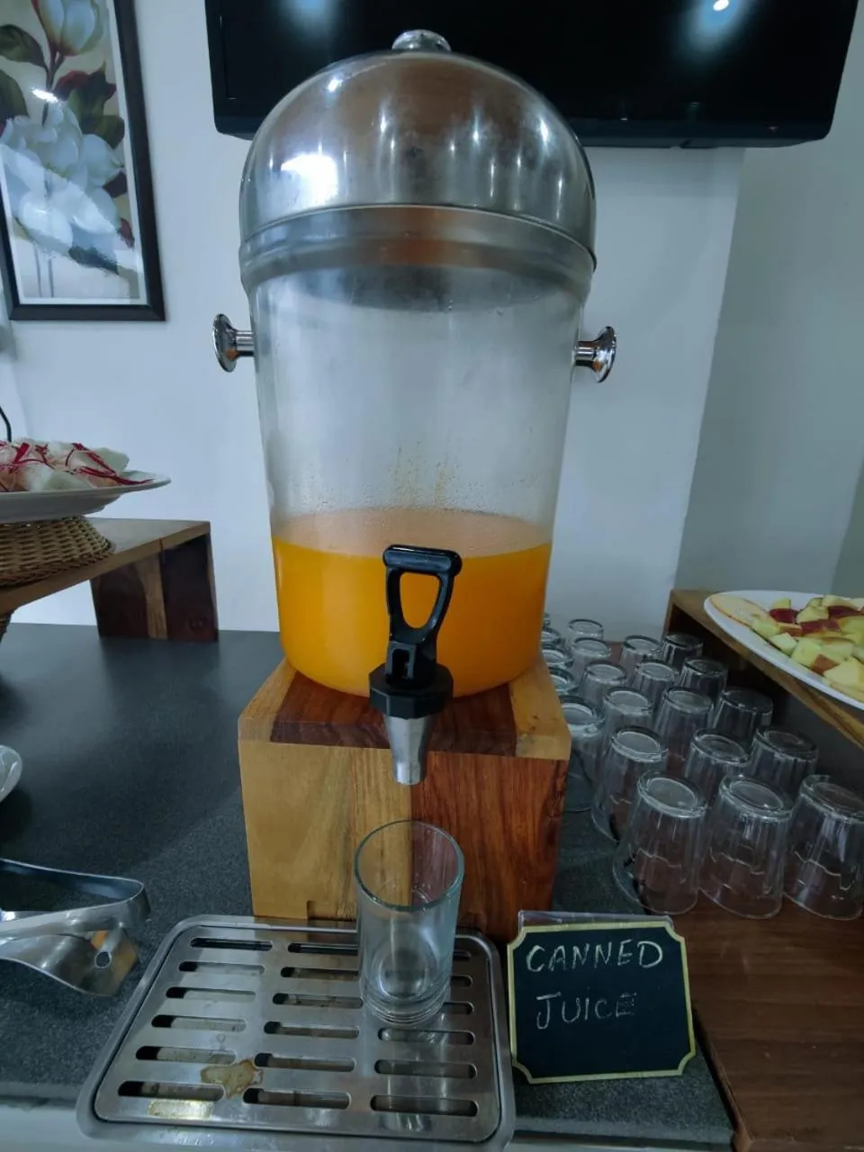 Food in Aliza Inn And Suites By SRS Hotels