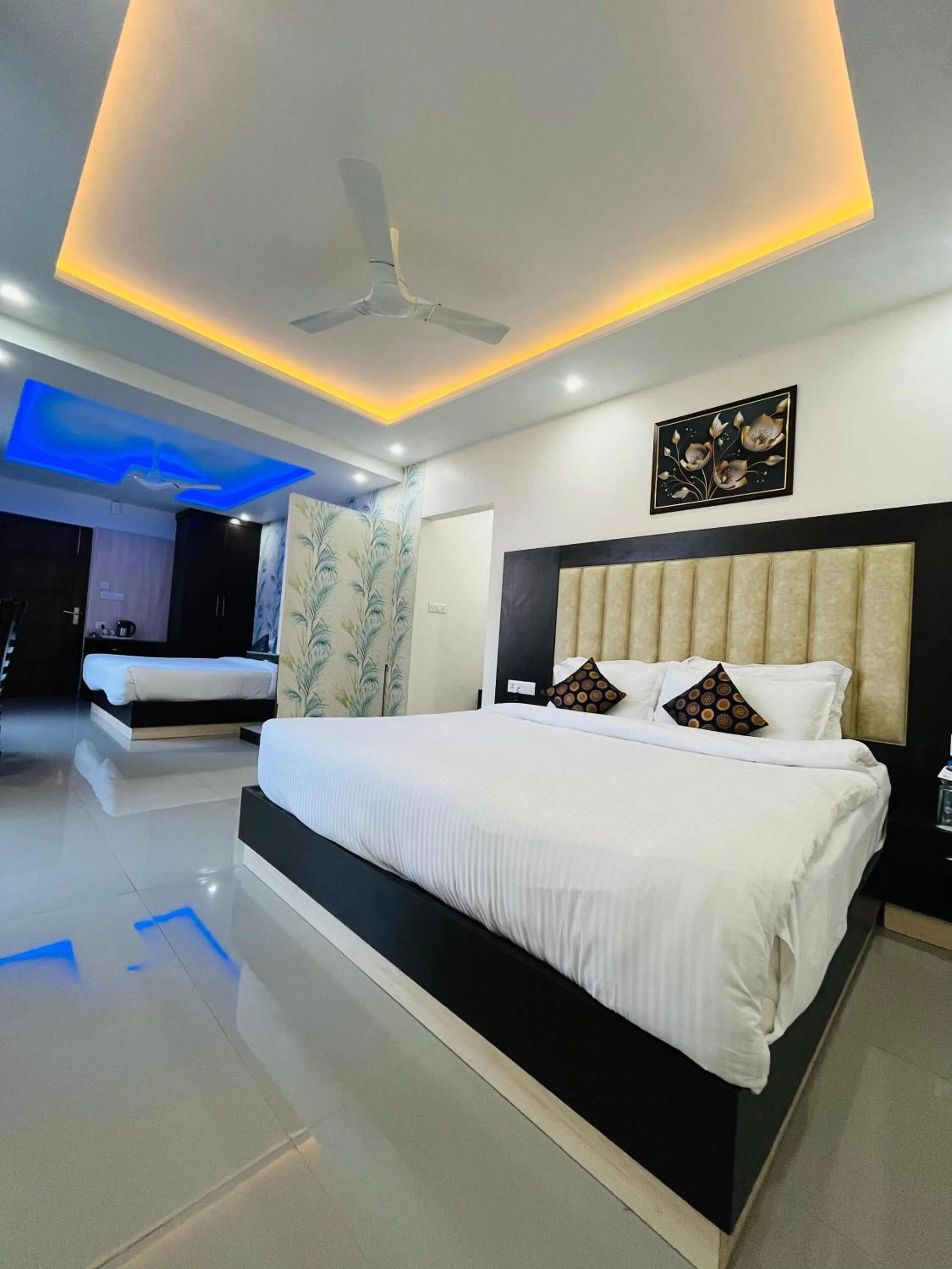 Bed in Aliza Inn And Suites By SRS Hotels