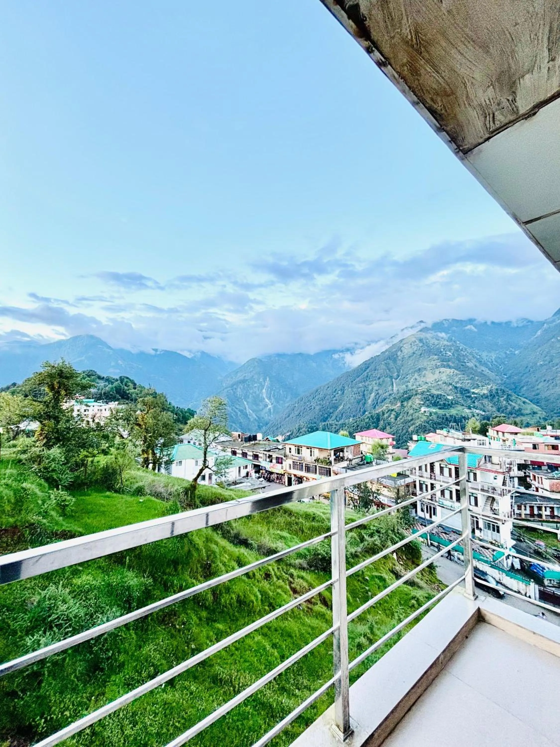 Balcony/Terrace in Aliza Inn And Suites By SRS Hotels