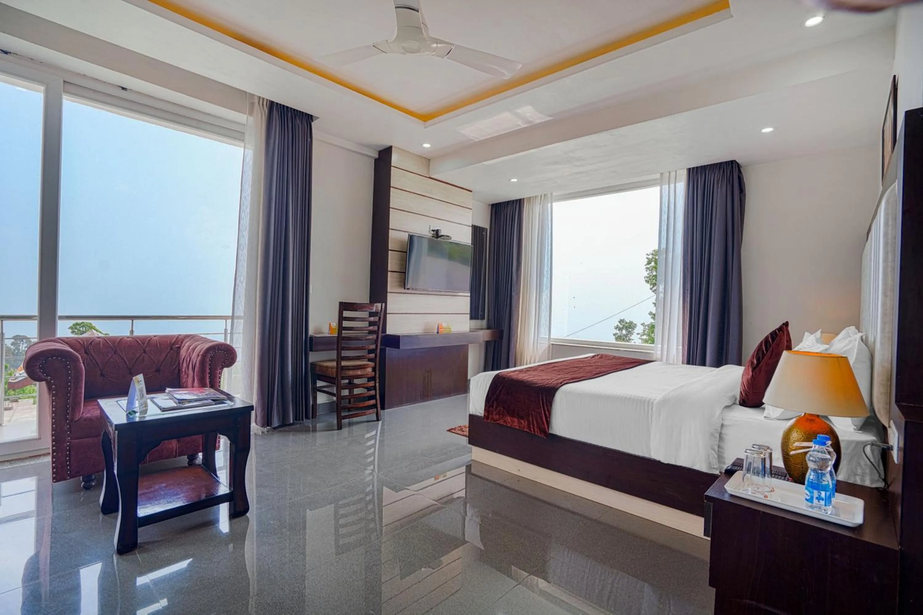 Bed in Aliza Inn And Suites By SRS Hotels
