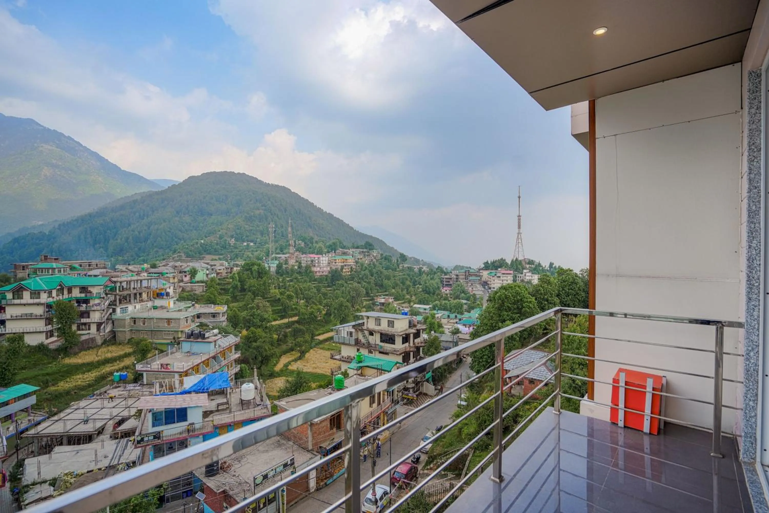 Property building in Aliza Inn And Suites By SRS Hotels