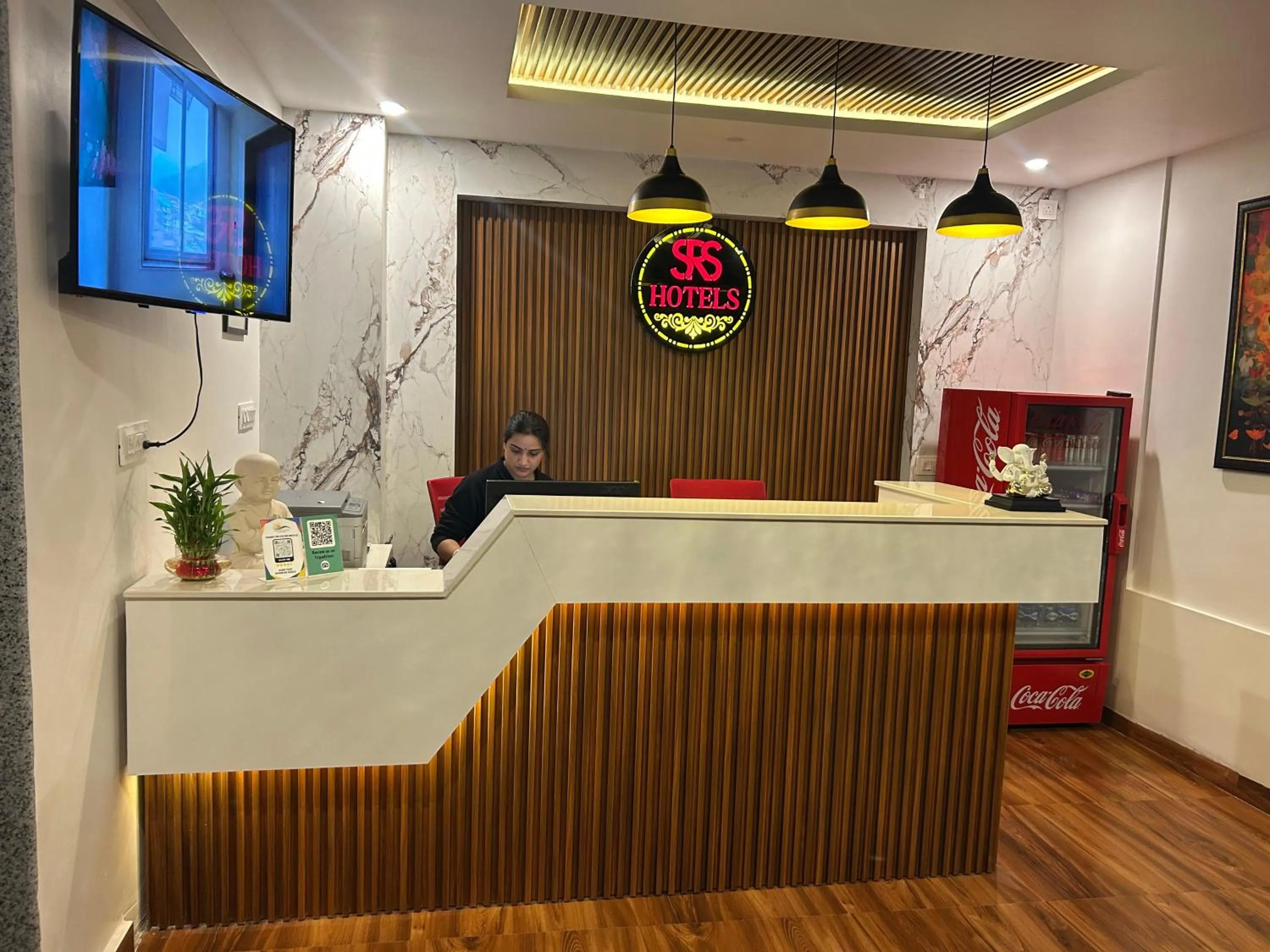 Lobby or reception in Aliza Inn And Suites By SRS Hotels