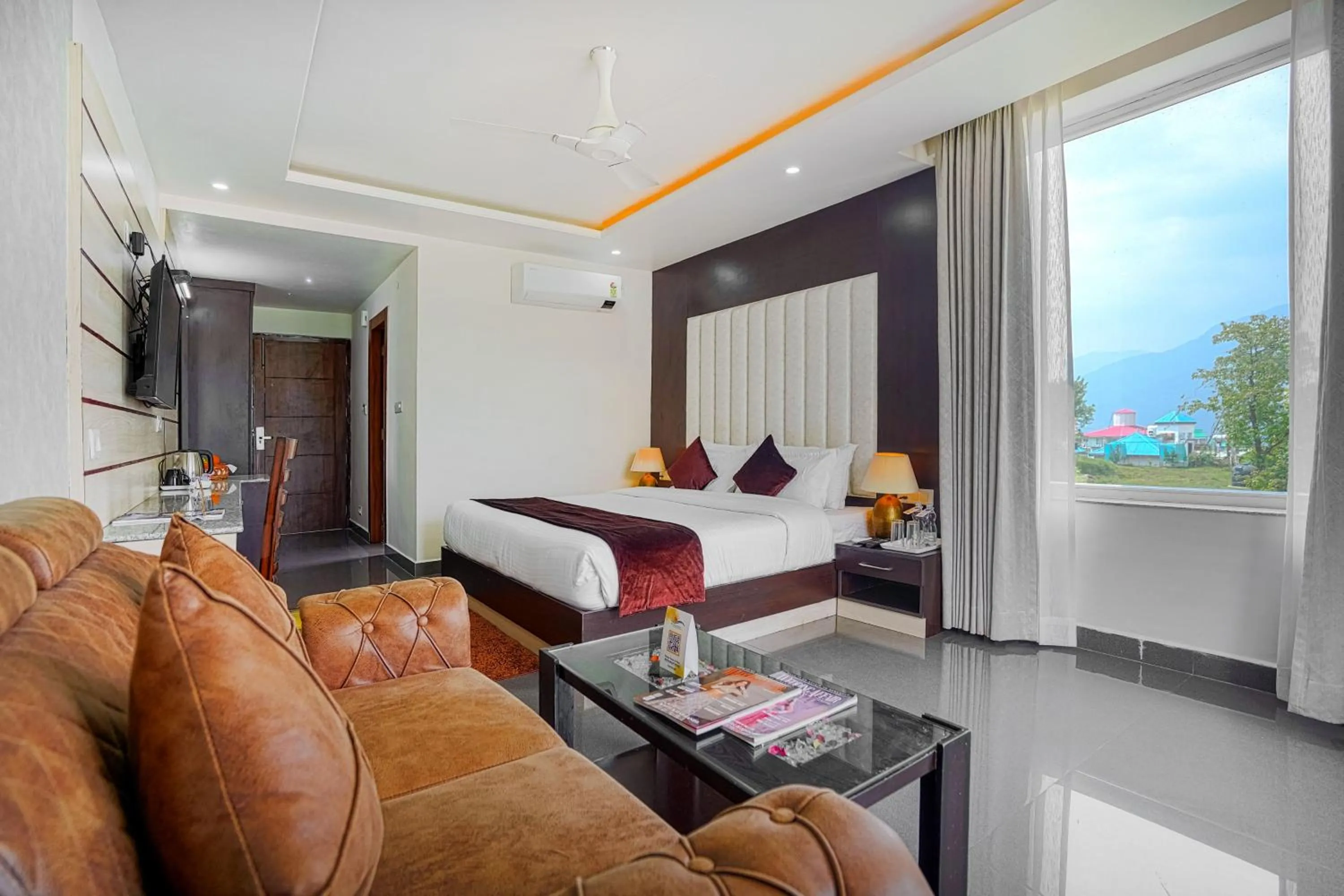 Bed in Aliza Inn And Suites By SRS Hotels