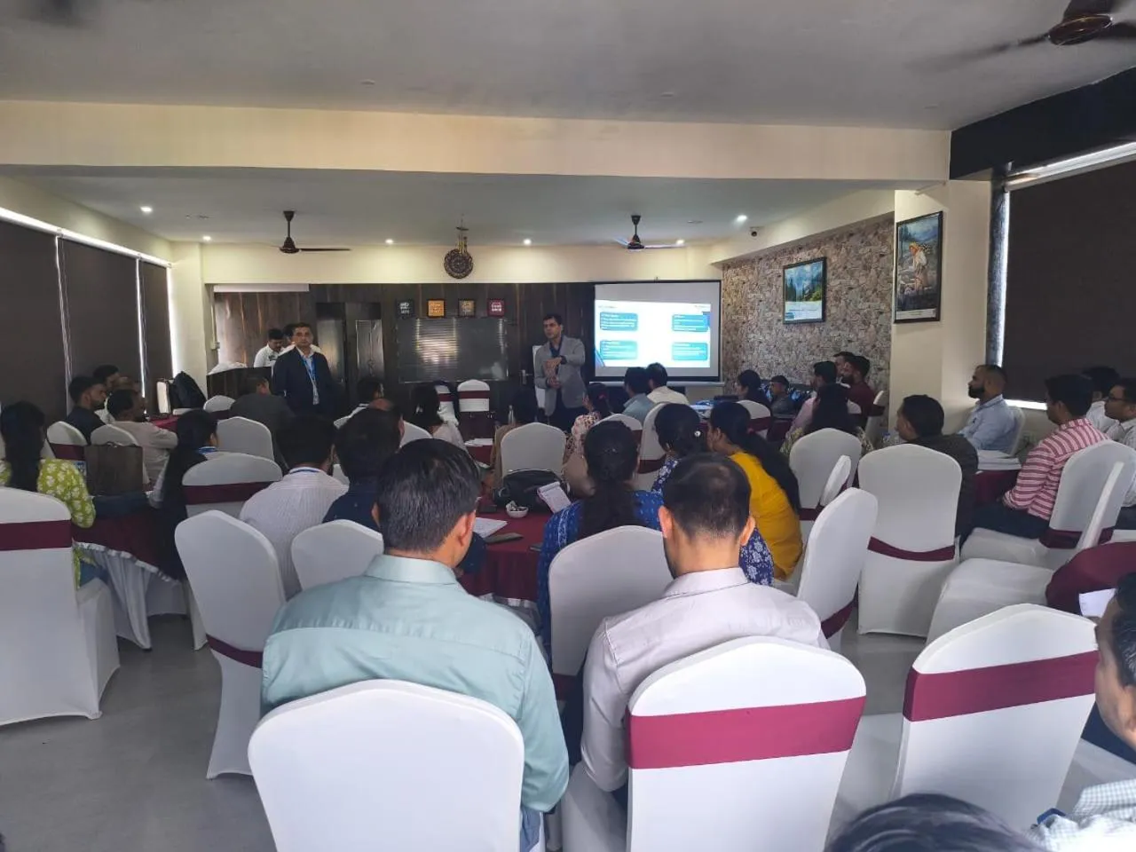 Meeting/conference room in Aliza Inn And Suites By SRS Hotels