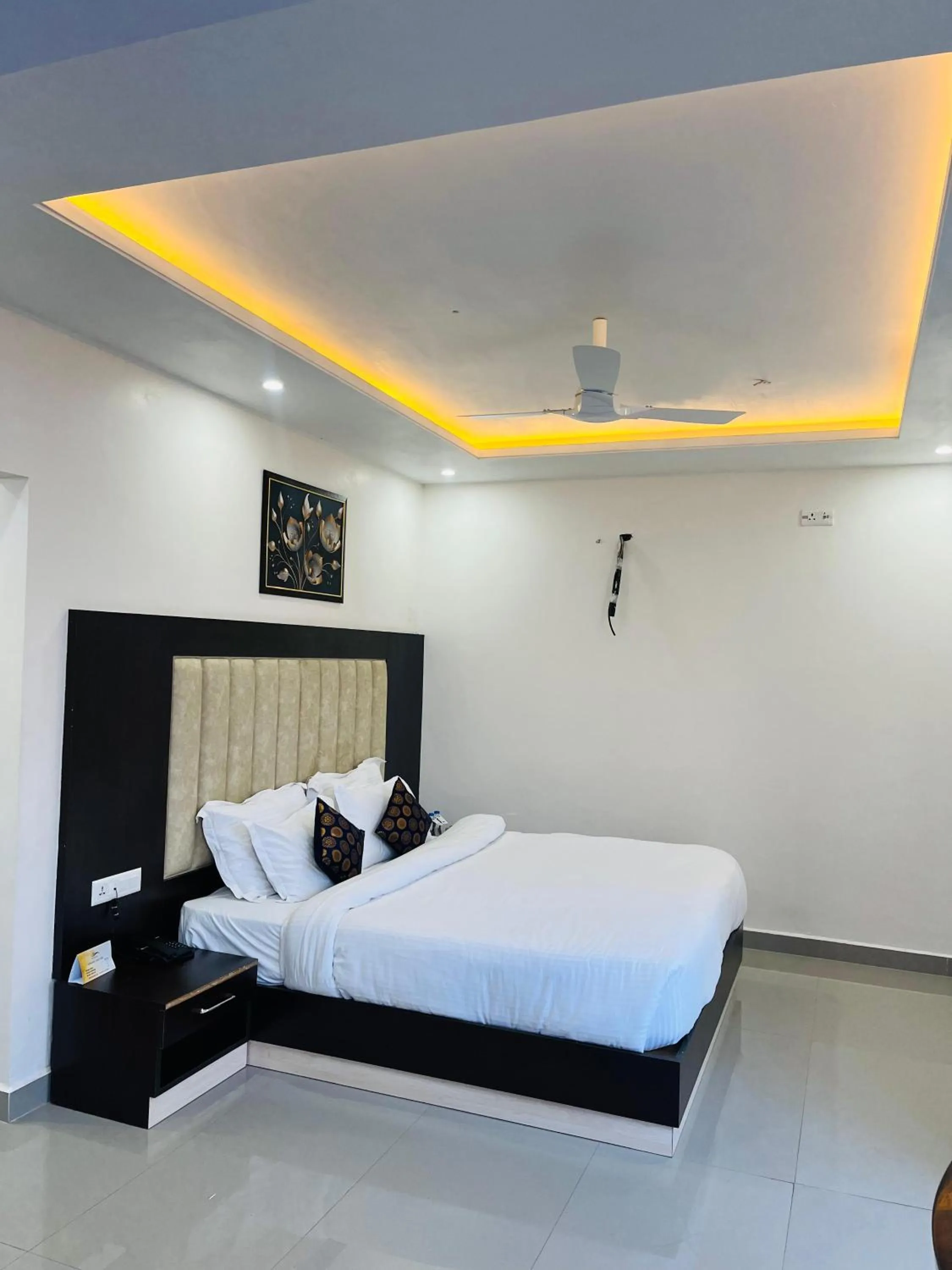 Bedroom, Bed in Aliza Inn And Suites By SRS Hotels