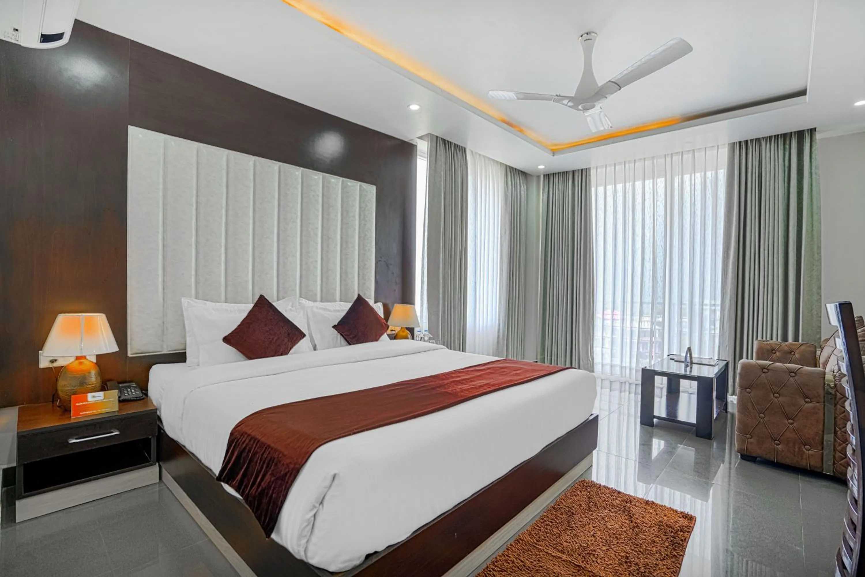 Bed in Aliza Inn And Suites By SRS Hotels