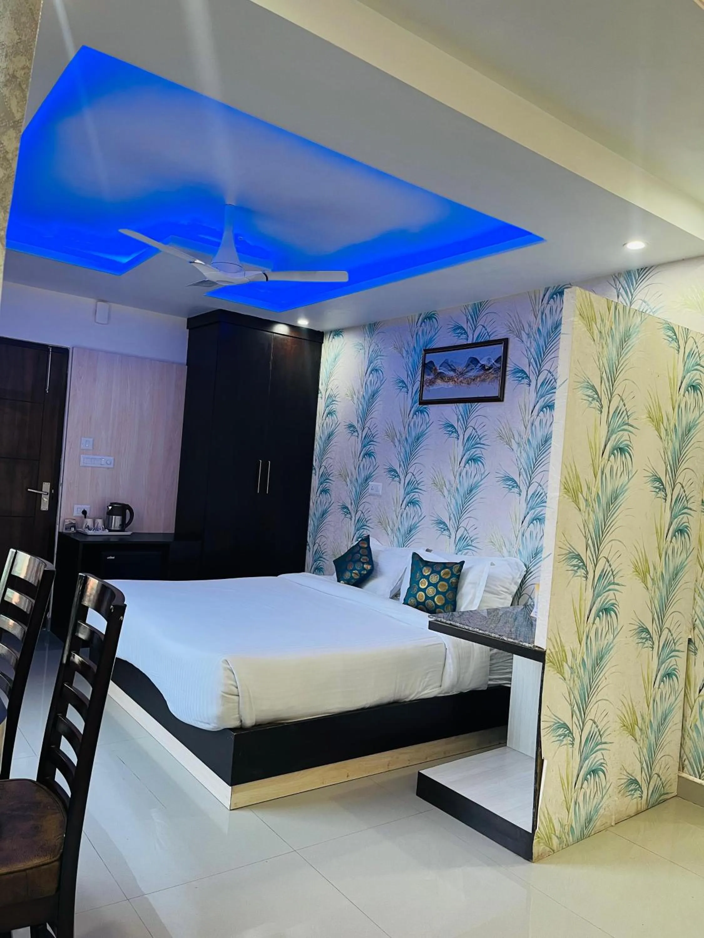 Bedroom, Bed in Aliza Inn And Suites By SRS Hotels