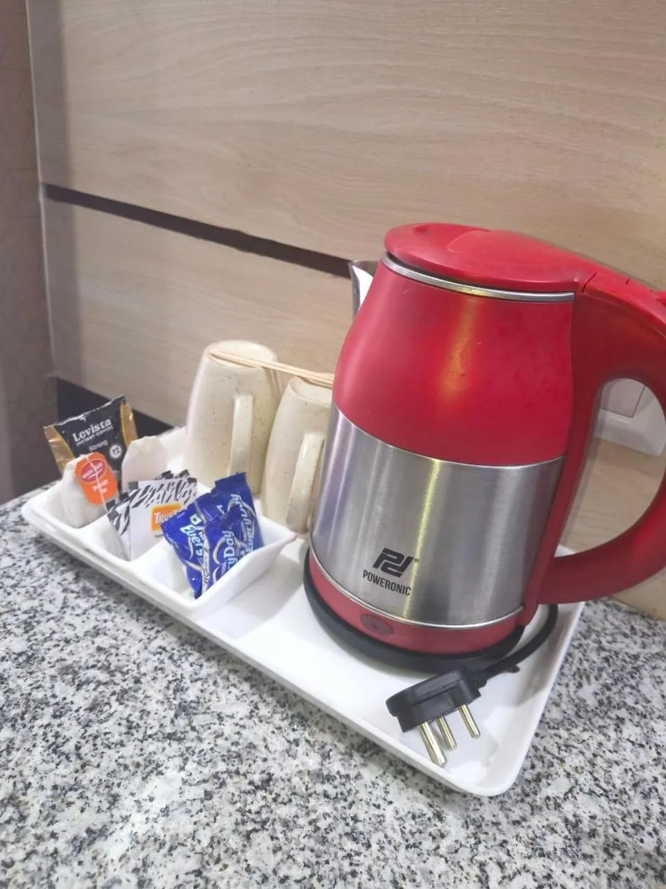 Coffee/tea facilities in Aliza Inn And Suites By SRS Hotels