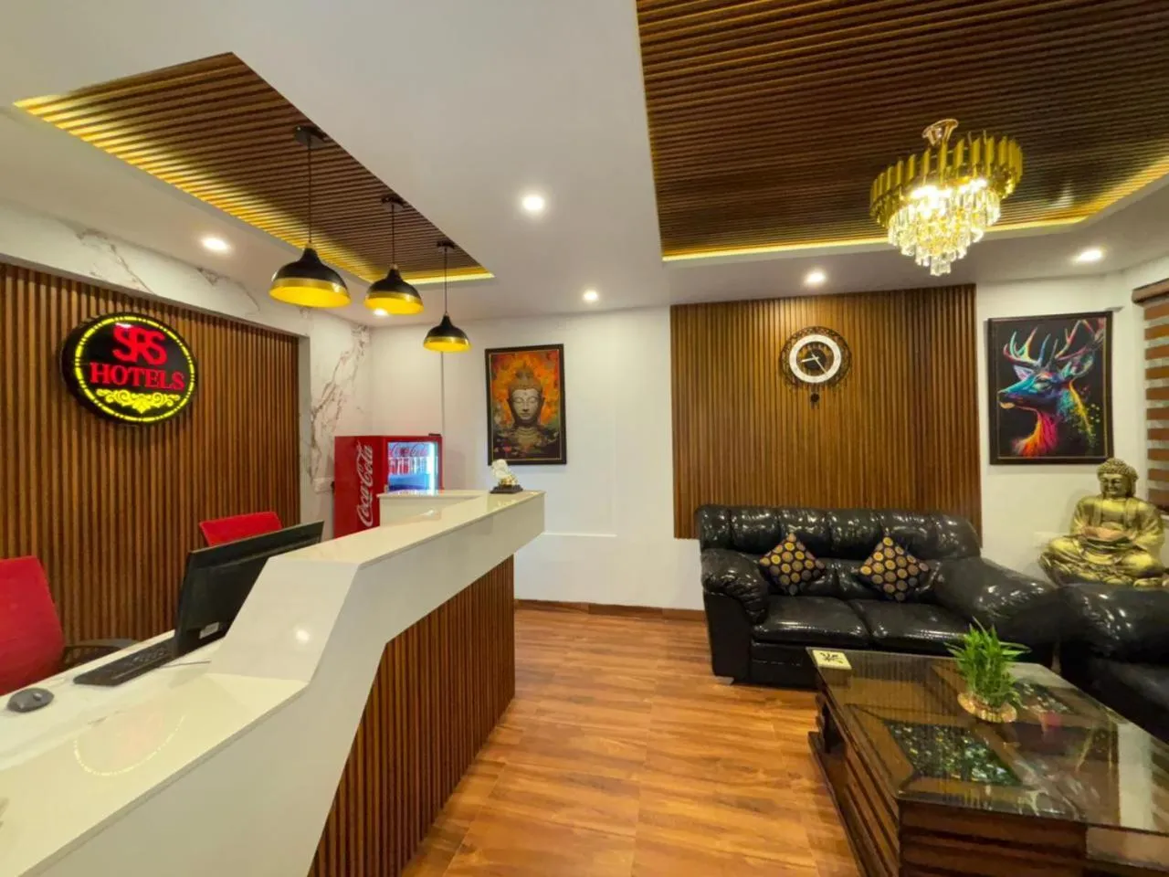 Lobby or reception in Aliza Inn And Suites By SRS Hotels