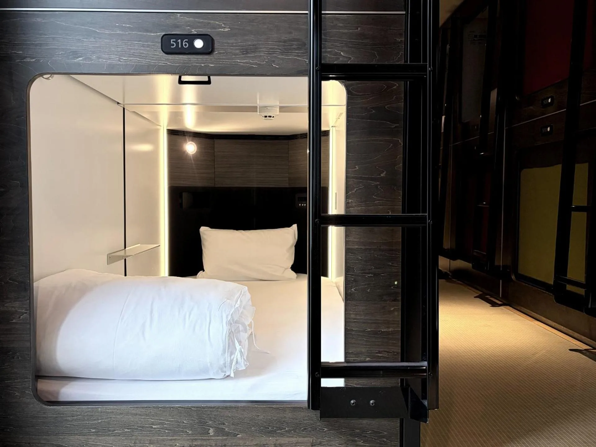 Capsule Hotel Suzumoriya