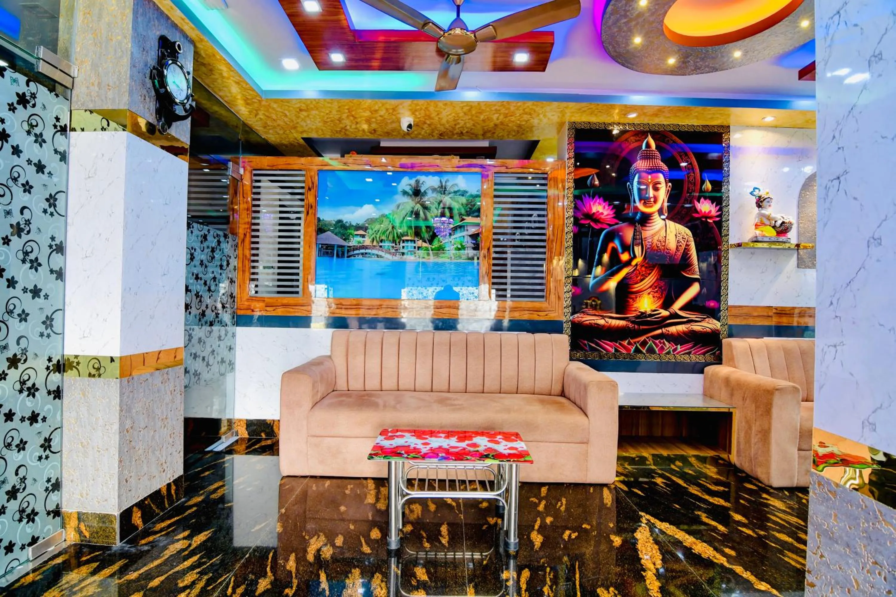 Communal lounge/ TV room in HOTEL KANAN INN